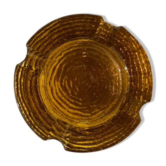 Empty chiseled pocket in amber glass
