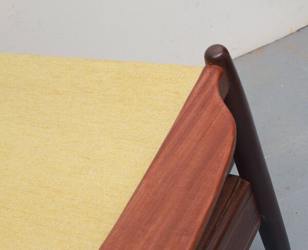 Fauteuil années 1960 jaune pâle, coussins neufs