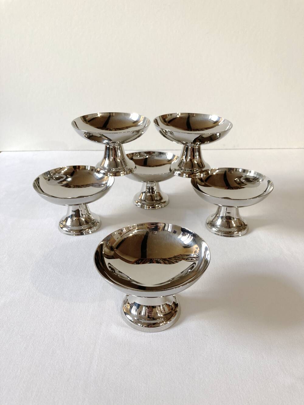 6 stainless steel ice cream/dessert bowls