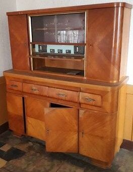 Buffet 50s with showcase
