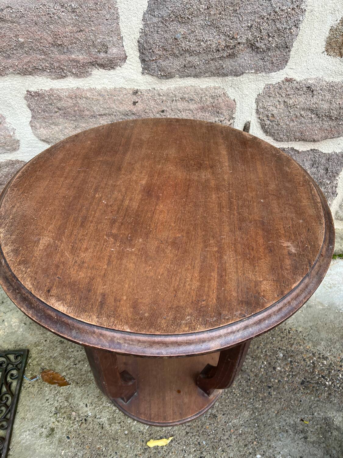 Art deco pedestal table