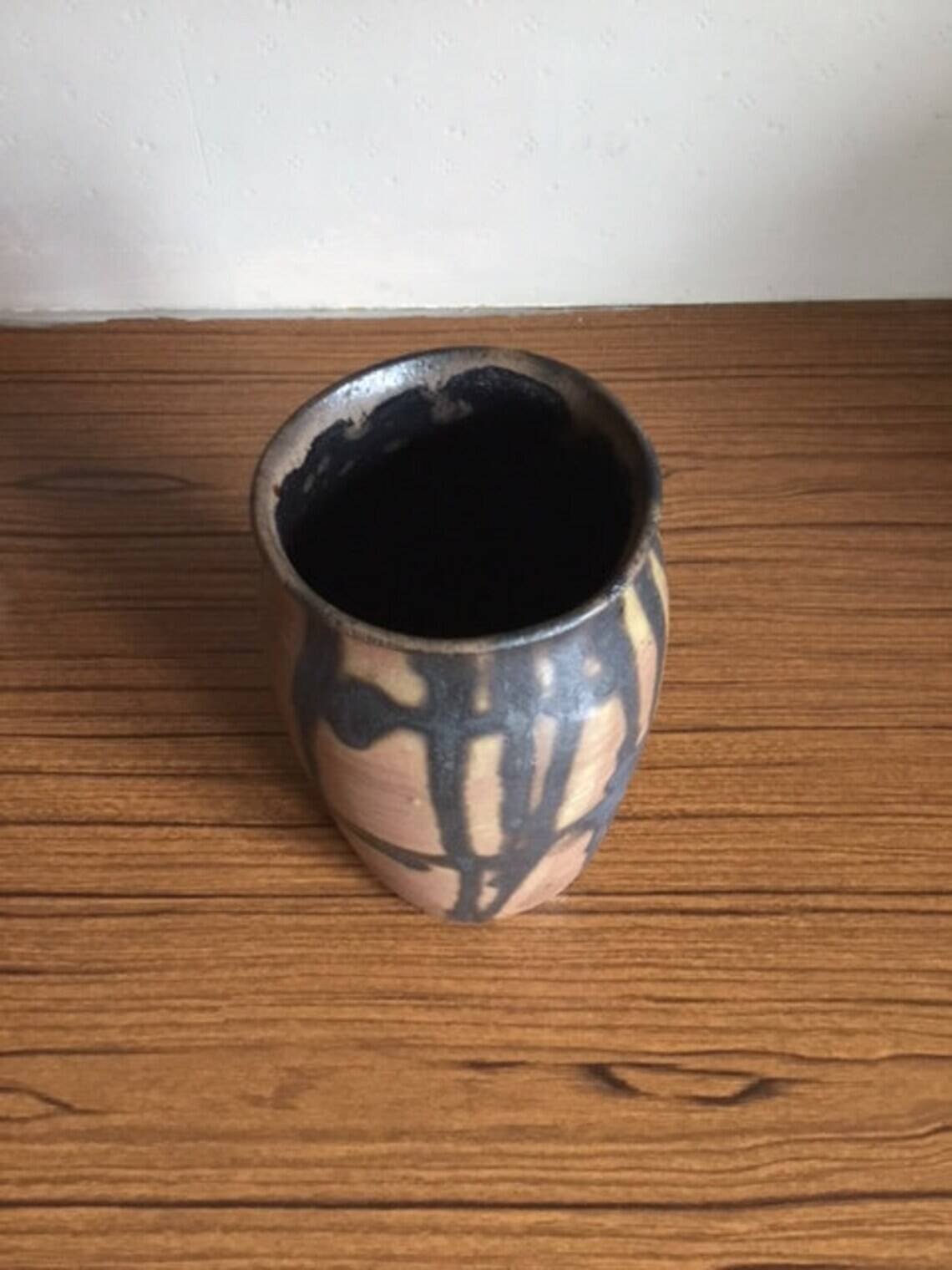 Vase signed Iain M Nelson, brutalist vase, pottery, flower pot, collection, interior decoration