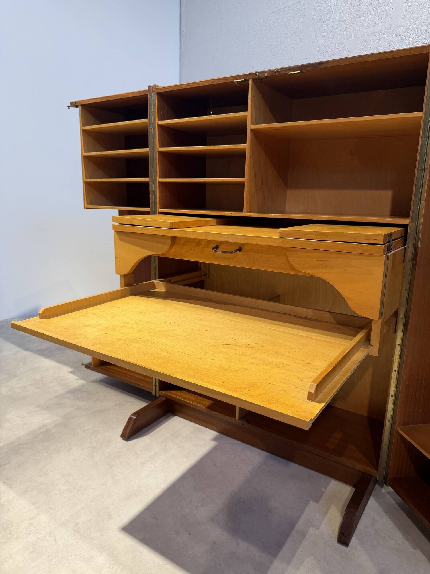 Ernst mummenthaler & otto meier office "magic box" or trunk office