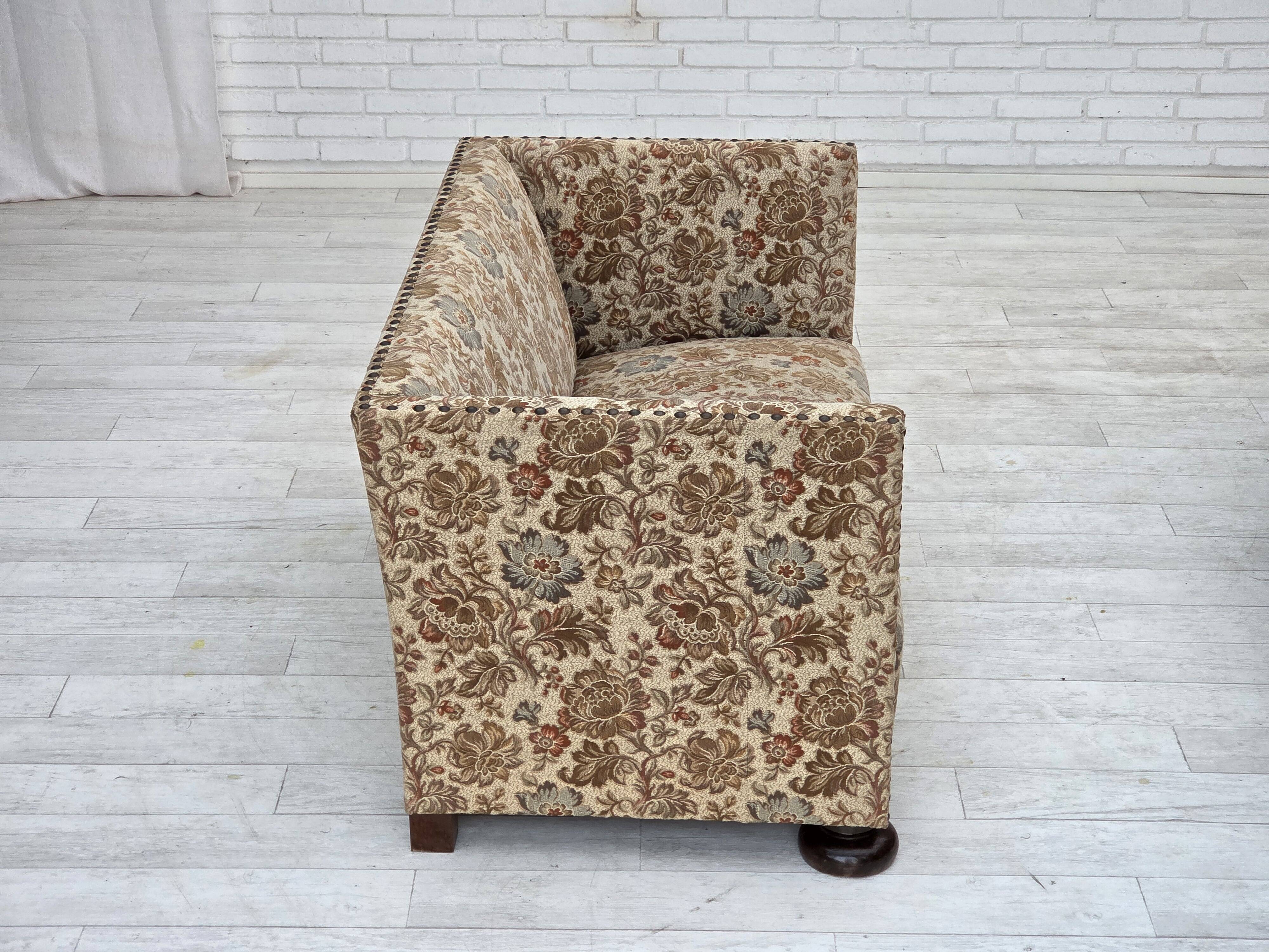 Canapé 2 places danois des années 1950, tissu en beige/marron, bois de chêne.