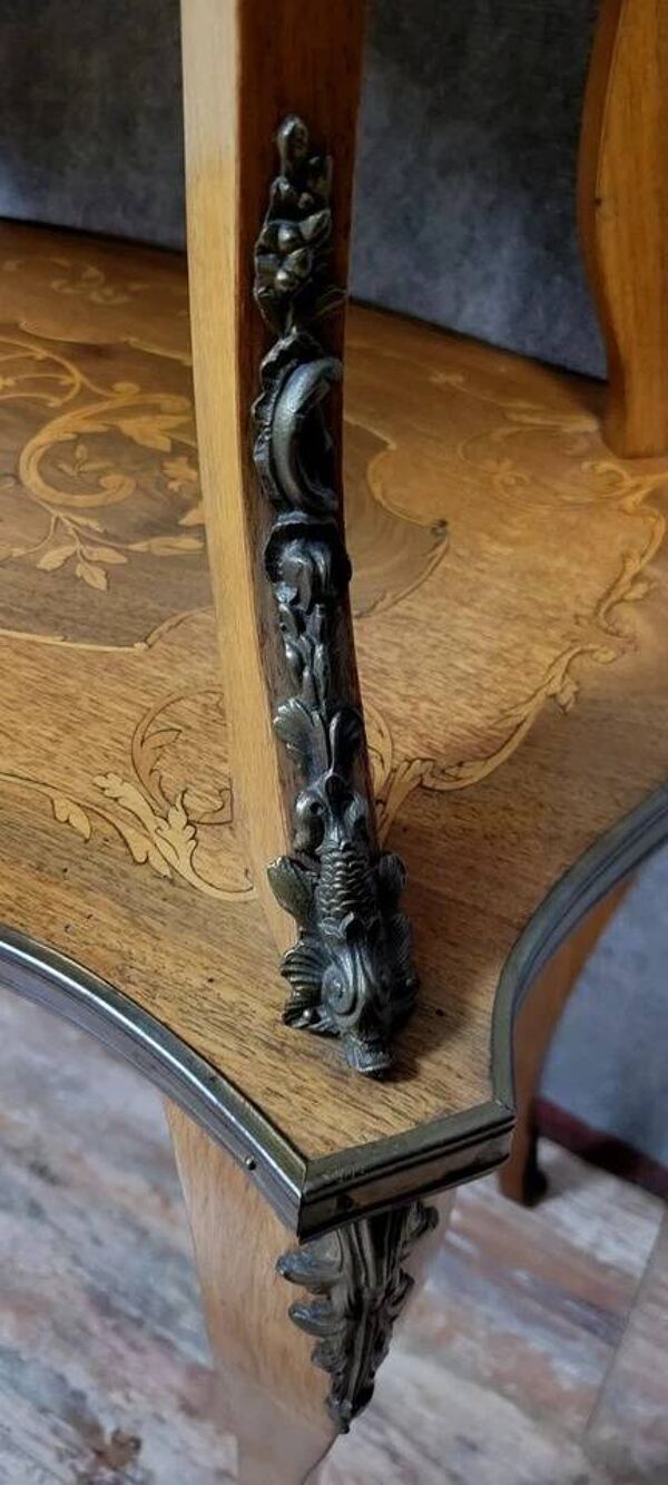 Table a thé a double plateau en marqueterie époque Napoléon III