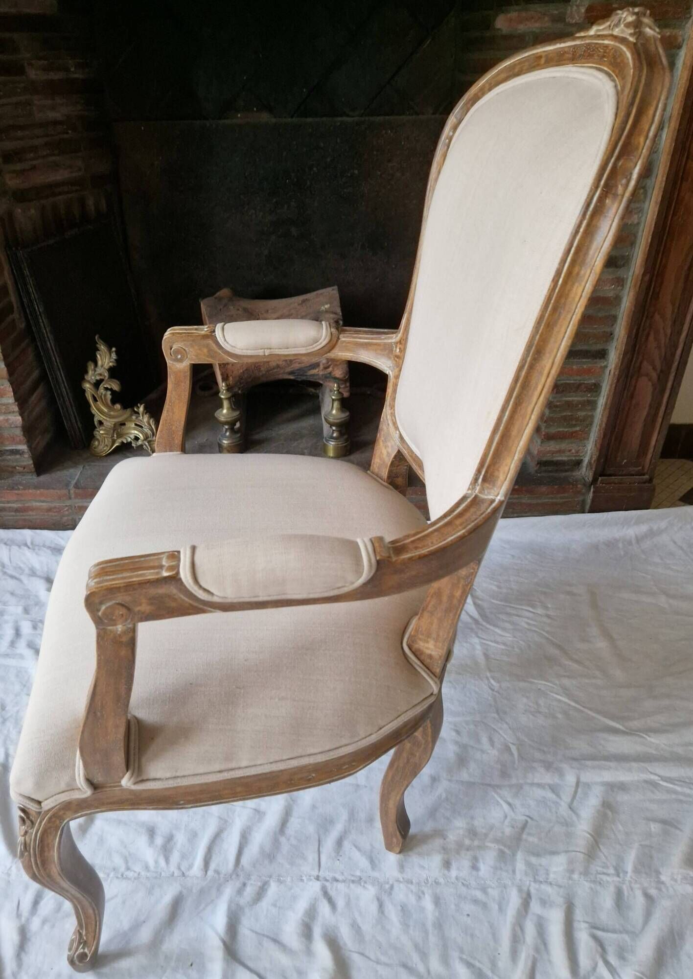 Louis XV cabriolet armchair in carved wood – 19th century – beige fabric