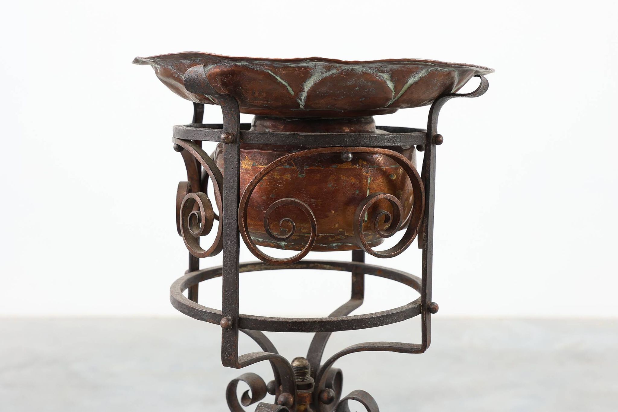 Art Nouveau planter in metal and copper, France ca. 1905