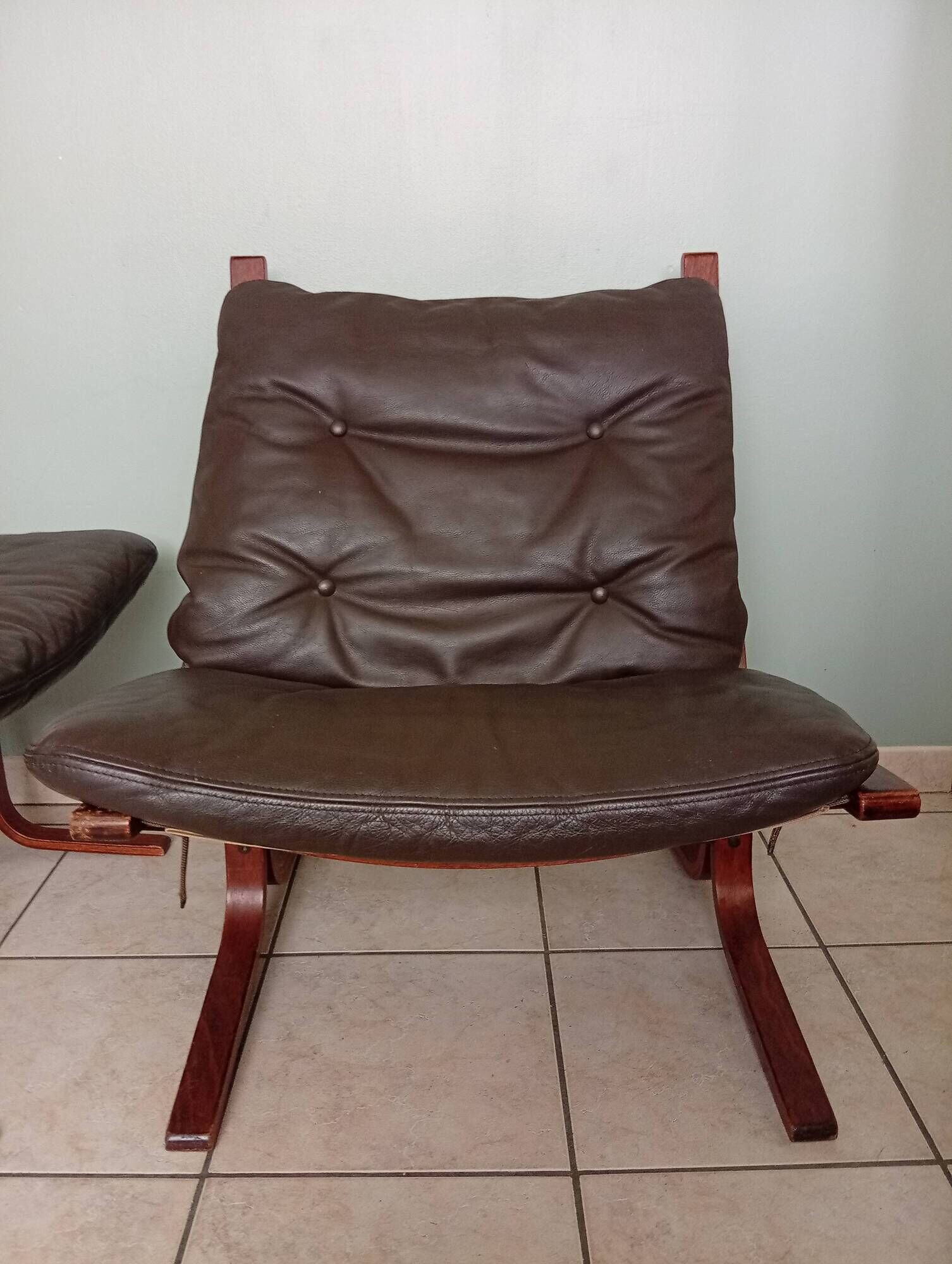 Fauteuil Ingmar Relling chauffeuses et Ottoman bois vintage scandinave