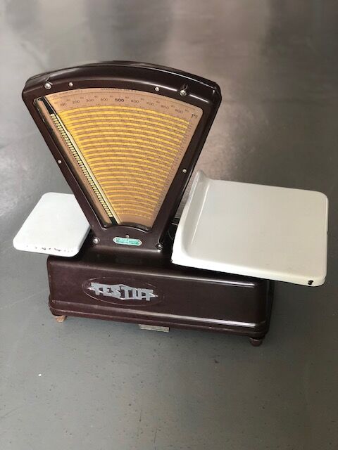 Vintage merchant's scale in bakelite burgundy