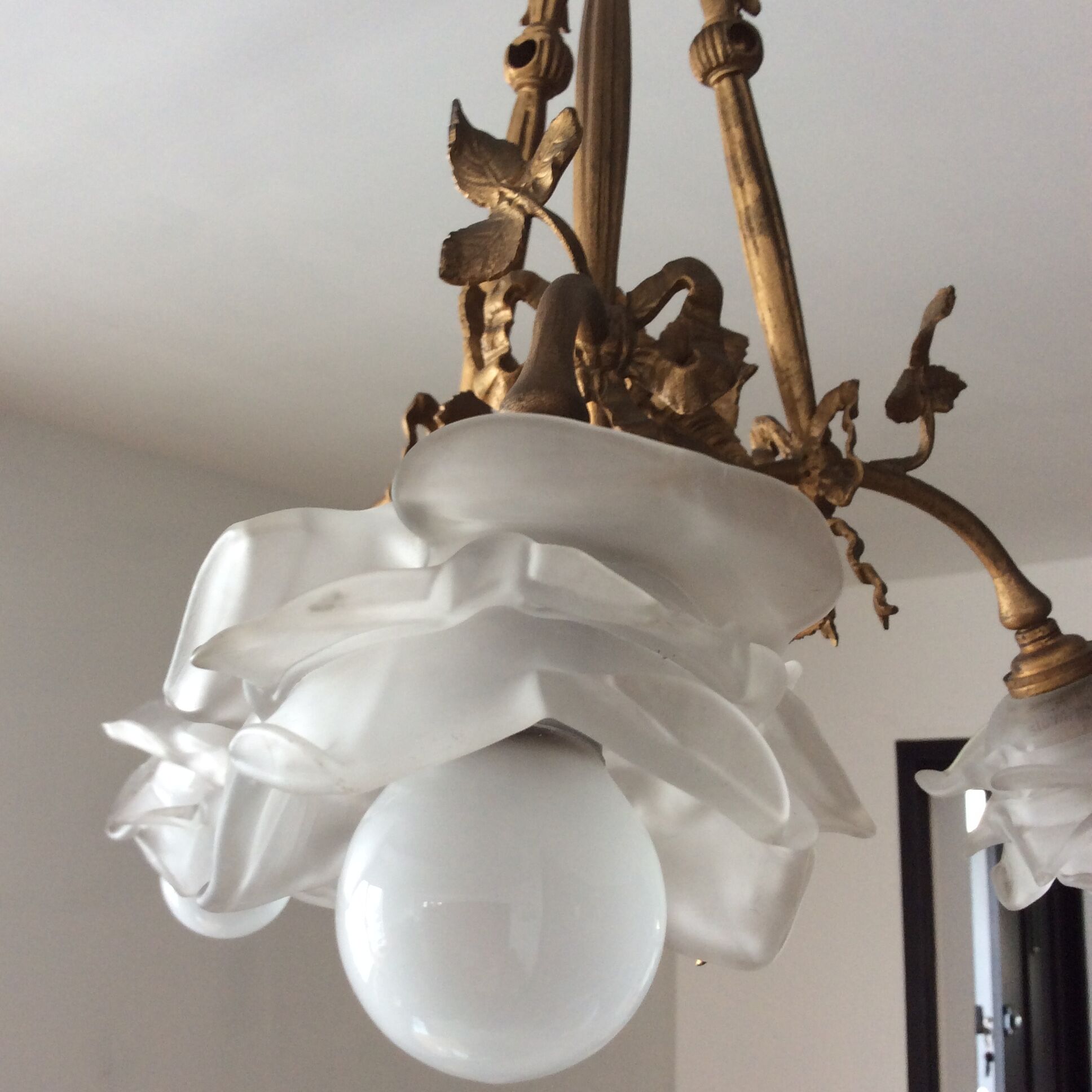 Former Louis XVI-style bronze chandelier 3 pink fires made of Czechoslovakia glass paste