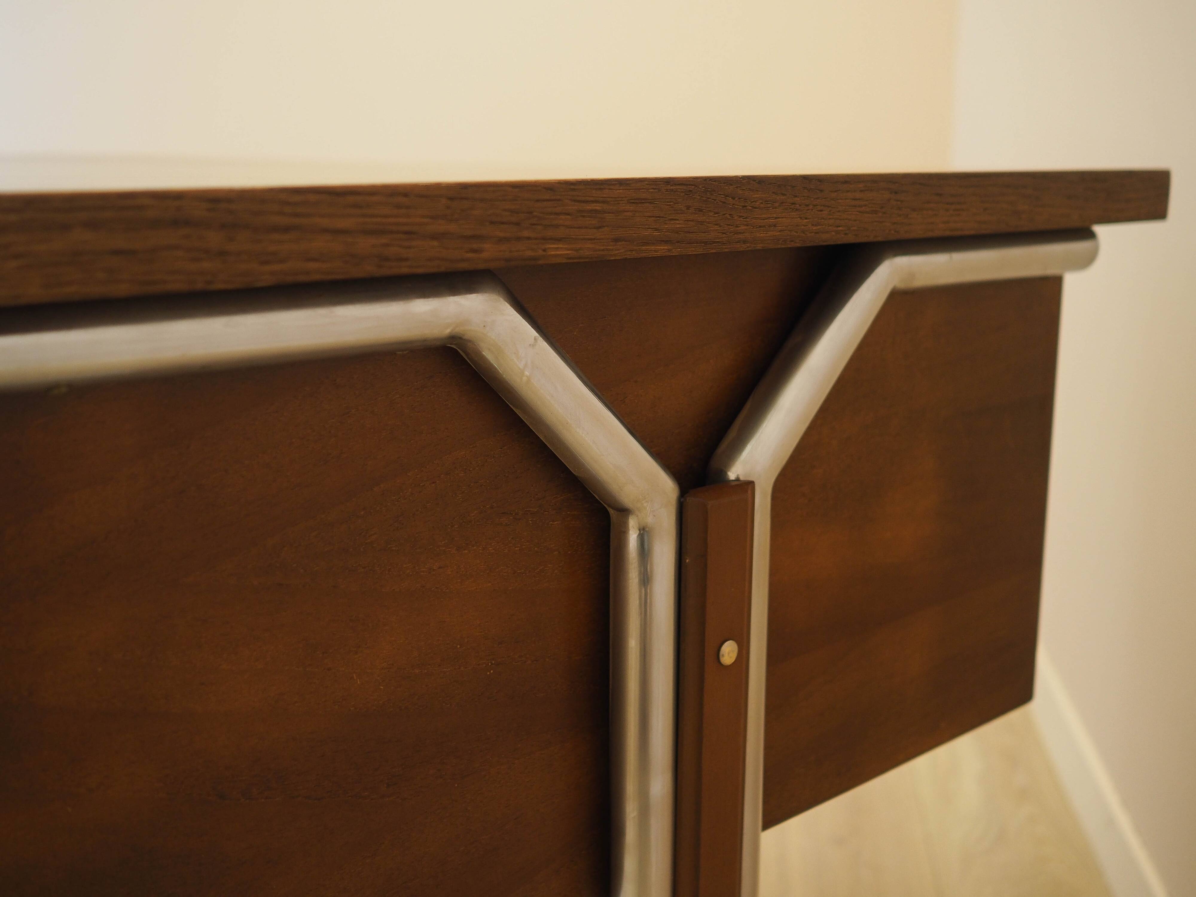Bureau en noyer, Italie années 1970