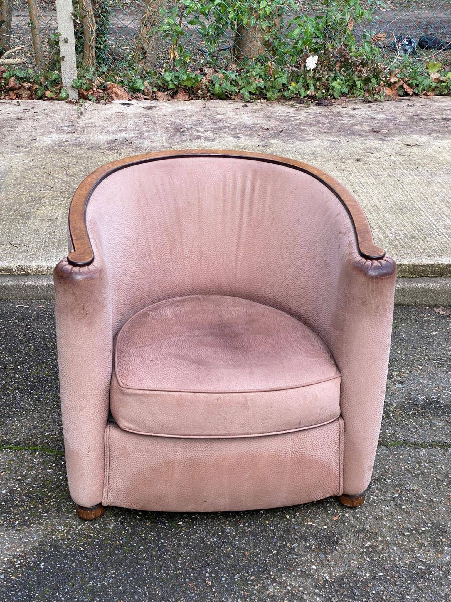Art Deco club armchair Daisy Simon in beige leather and wood.
