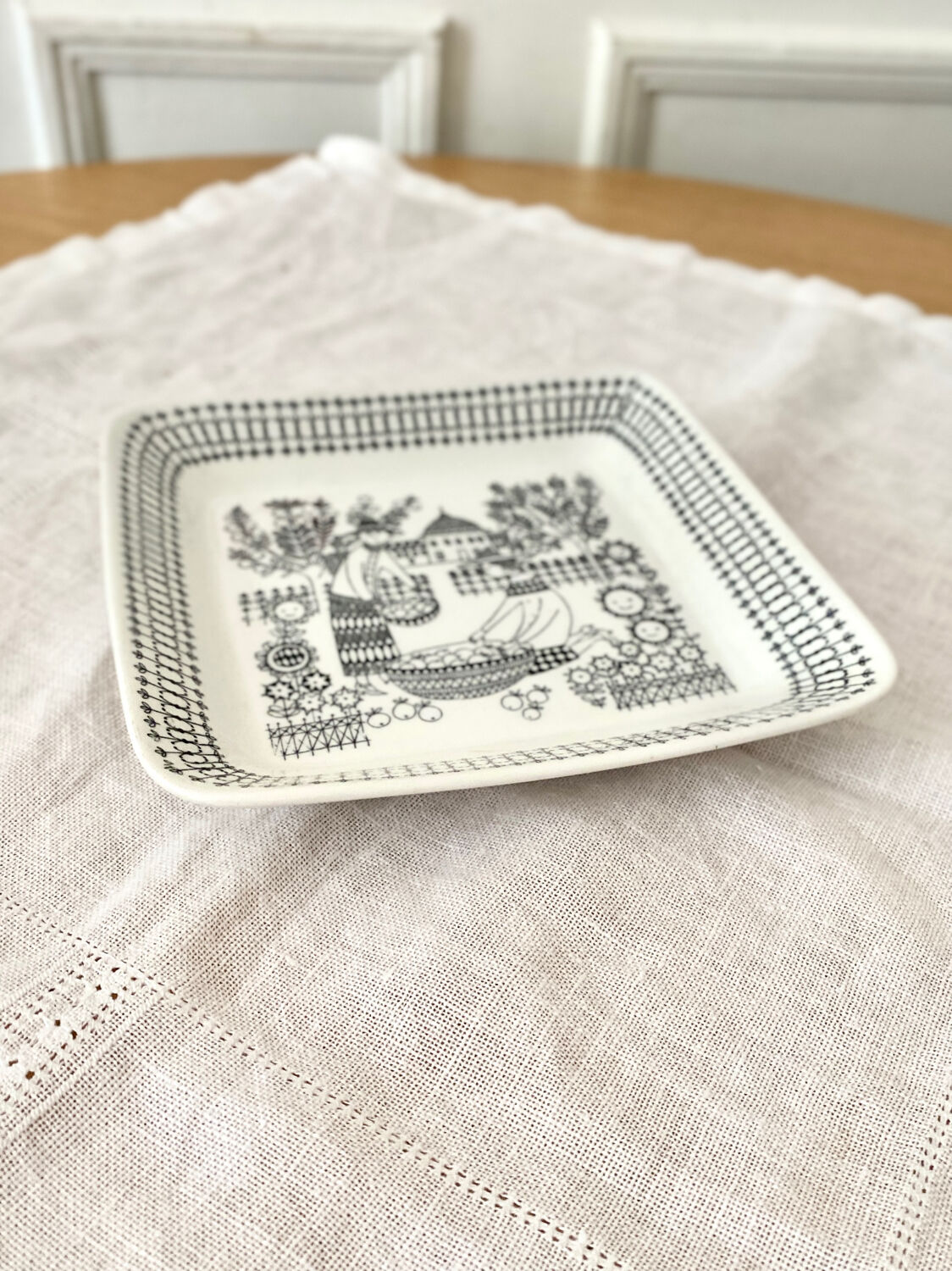 Square plate Arabia Finland Emilia series 1959 designer Raija Uosikkinen