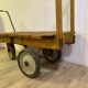 Ancien chariot industriel