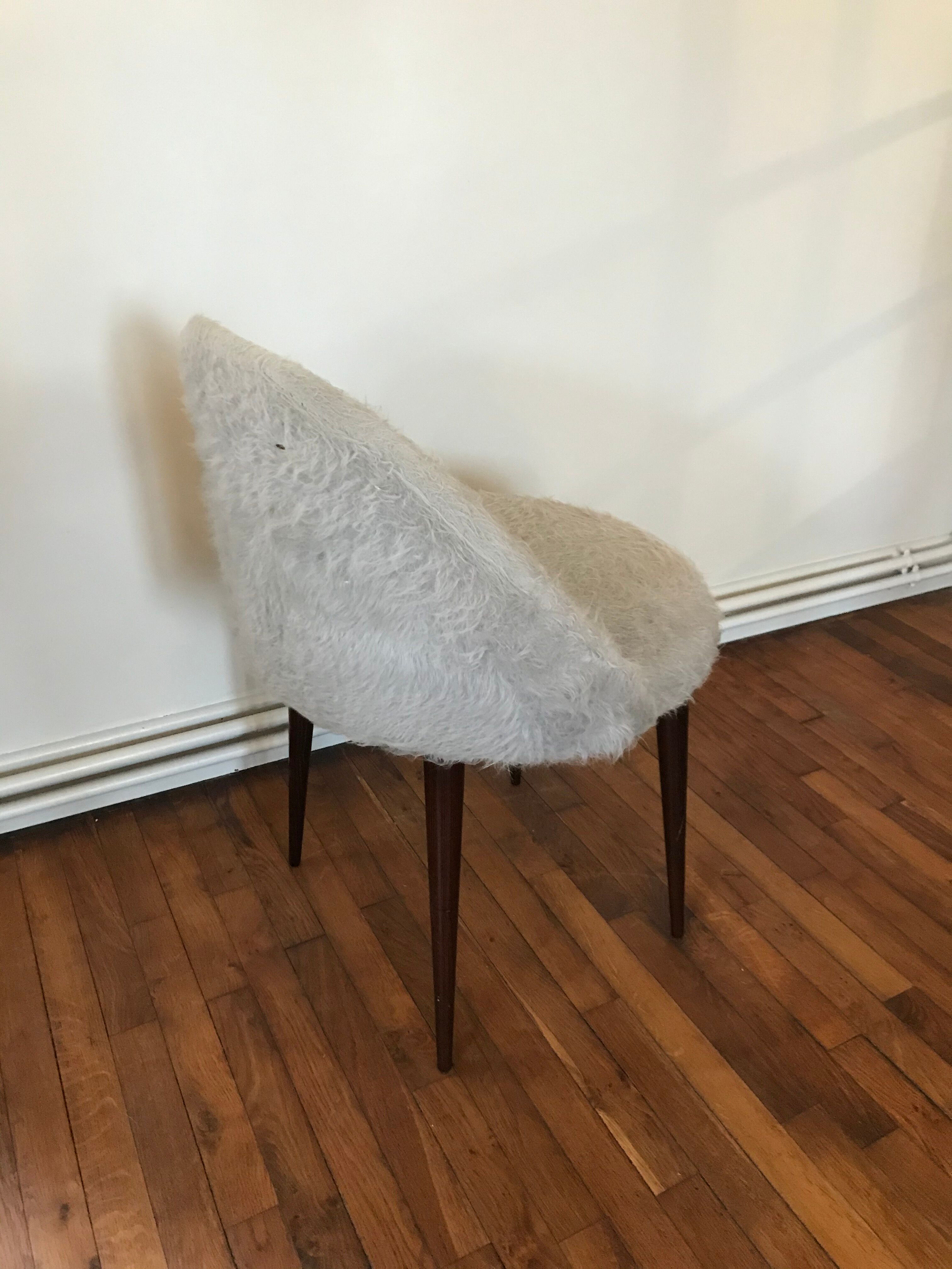 Grey mmoute chair