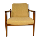 Le fauteuil GFM-64 conçu par  designer polonais Edmund Homa