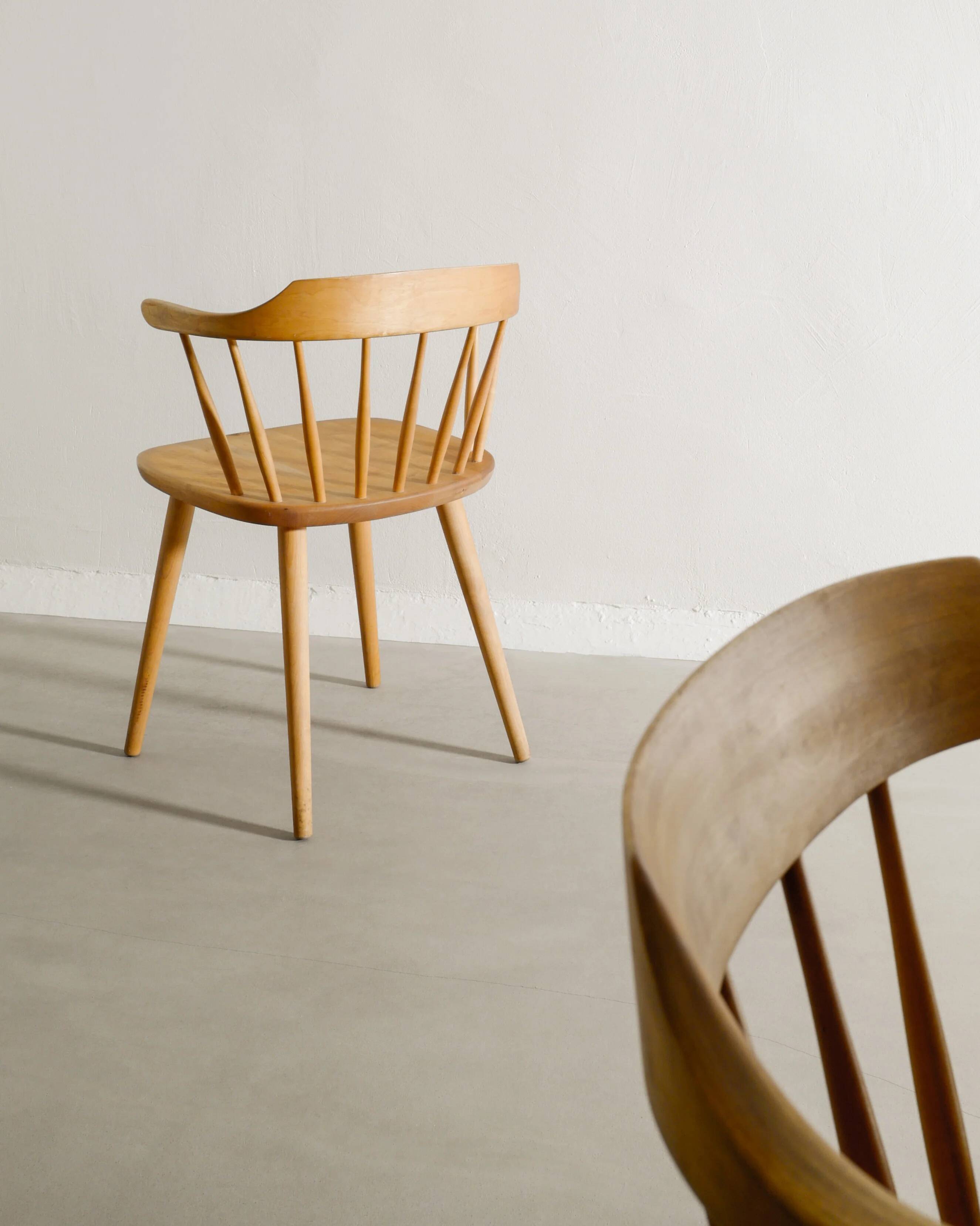 Quatre chaises de salle à manger suédoises vintage en bois sculpté, Yngve Ekström, années 1950
