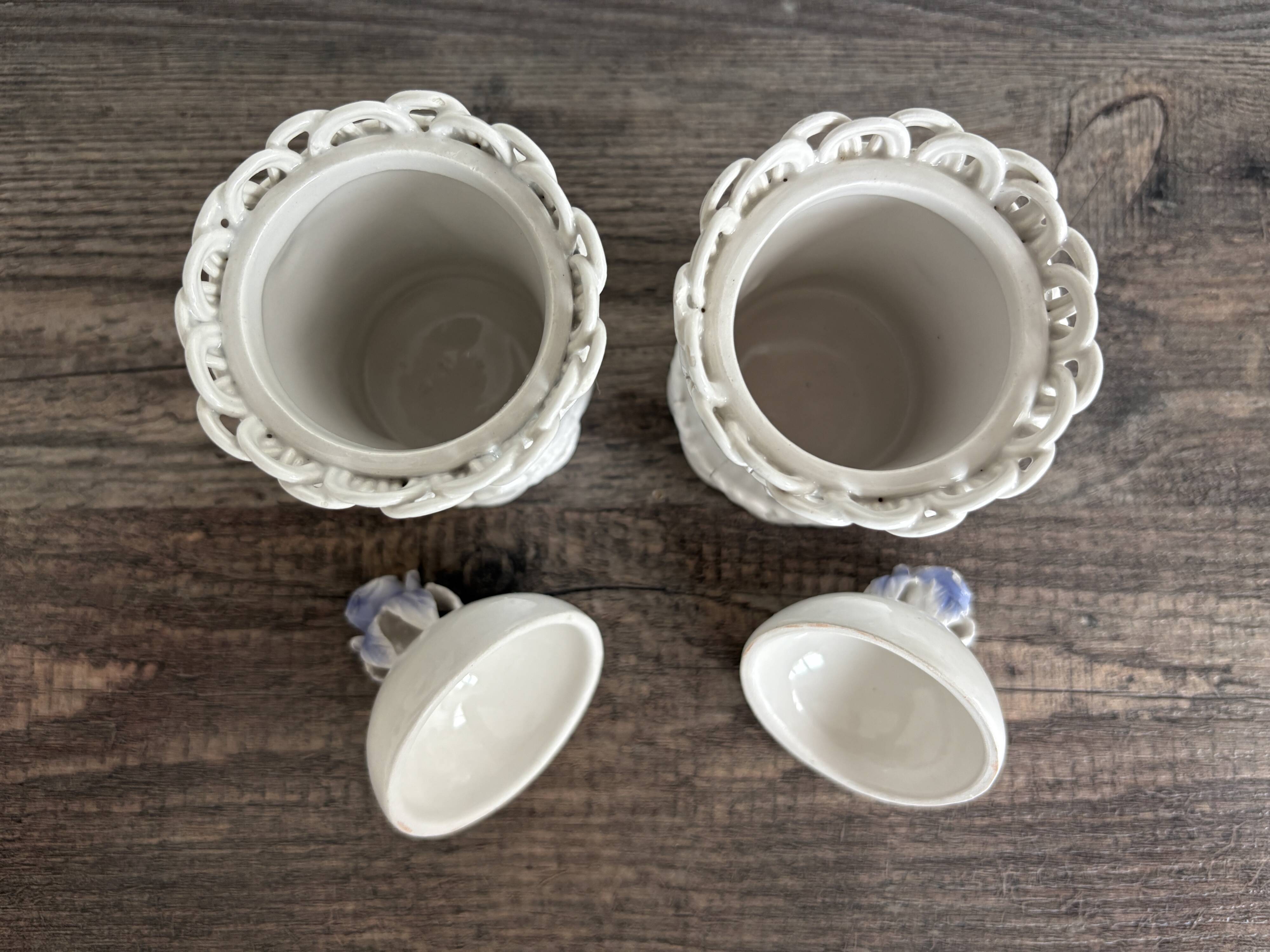 Duo of Capodimonte pots – Art porcelain and blue flowers