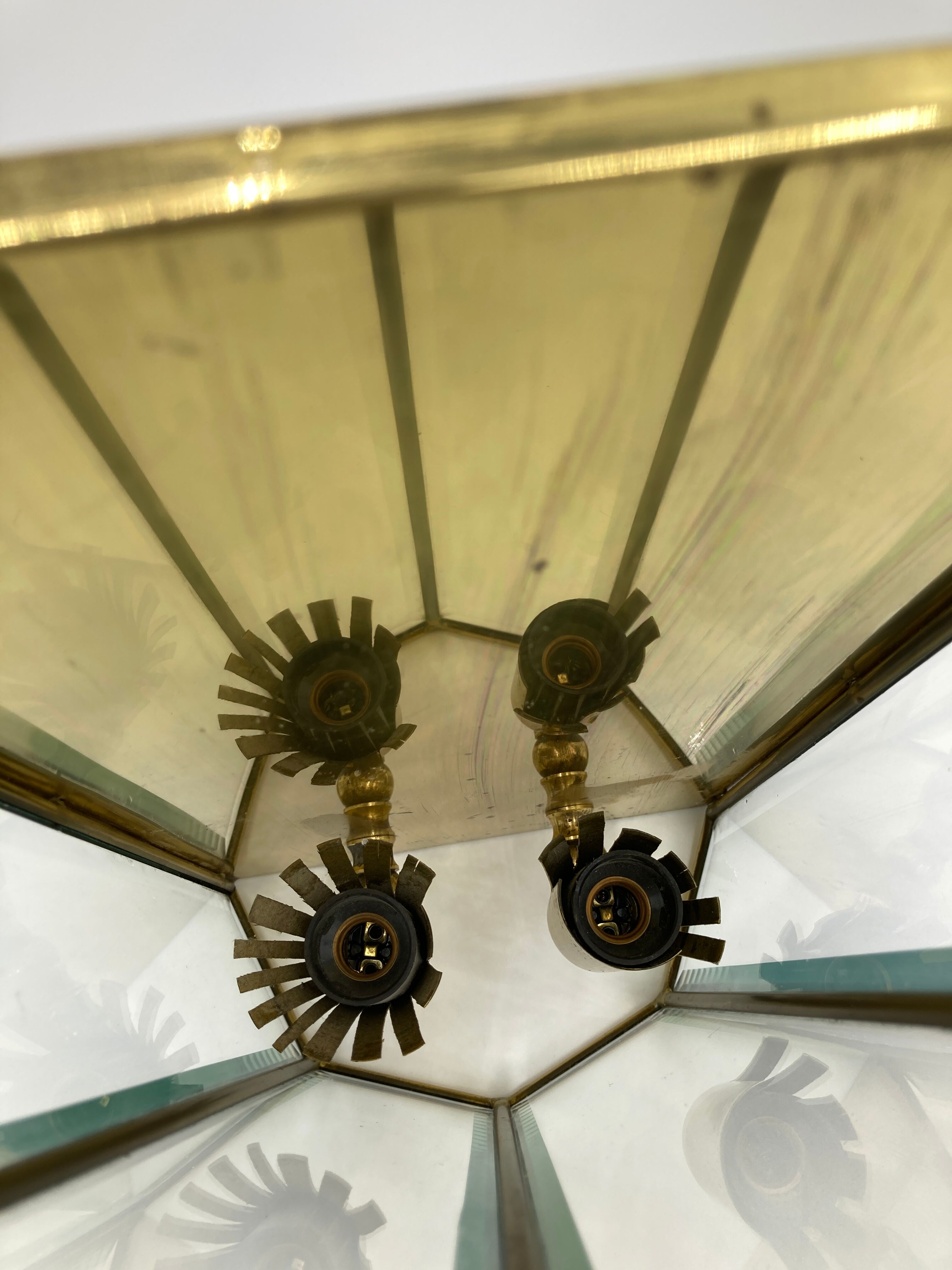 Applies two brass and glass fires