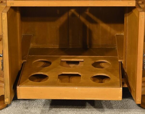 Cabinet Asiatique à Liqueurs en Bois Laqué, Chine – 1950