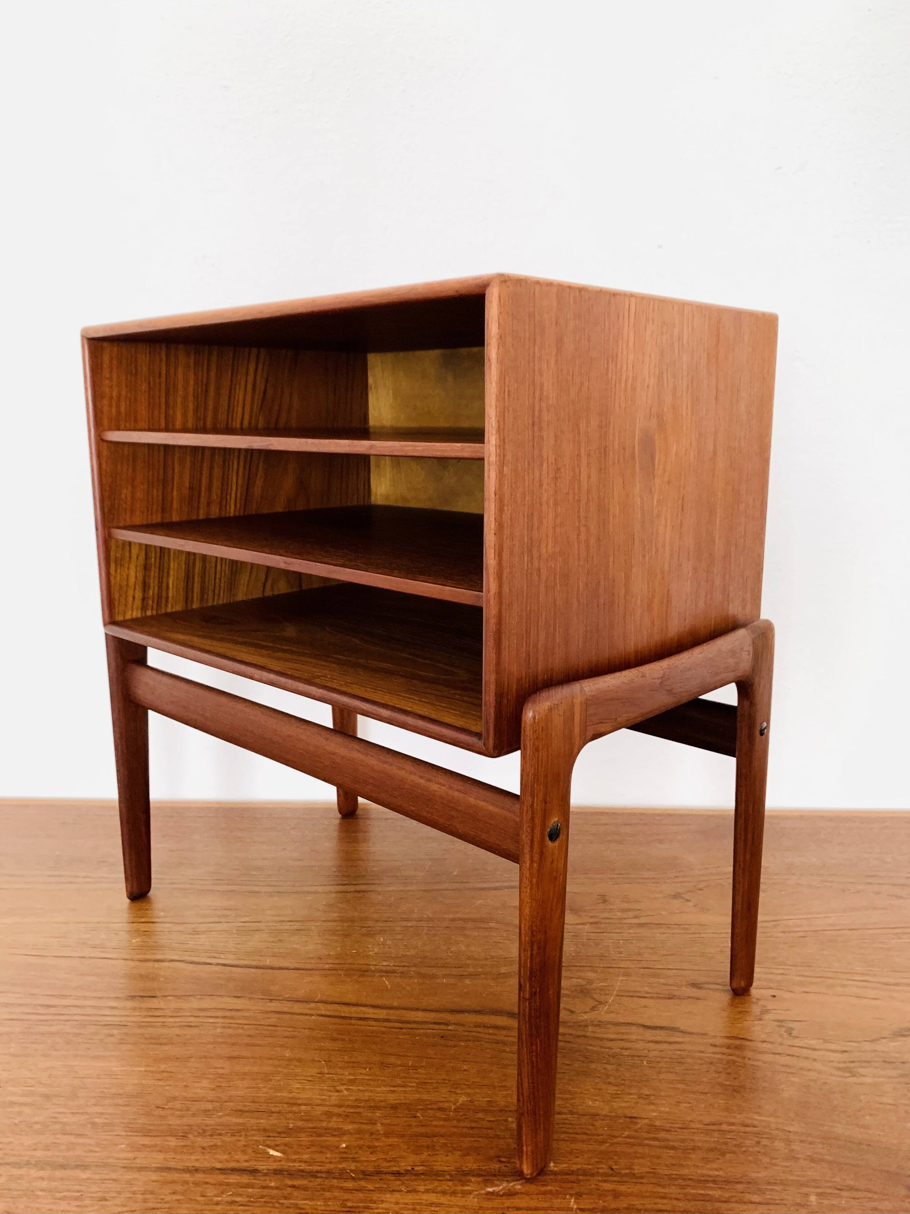 Table de chevet danoise en teck par Arne Vodder pour Vamo
