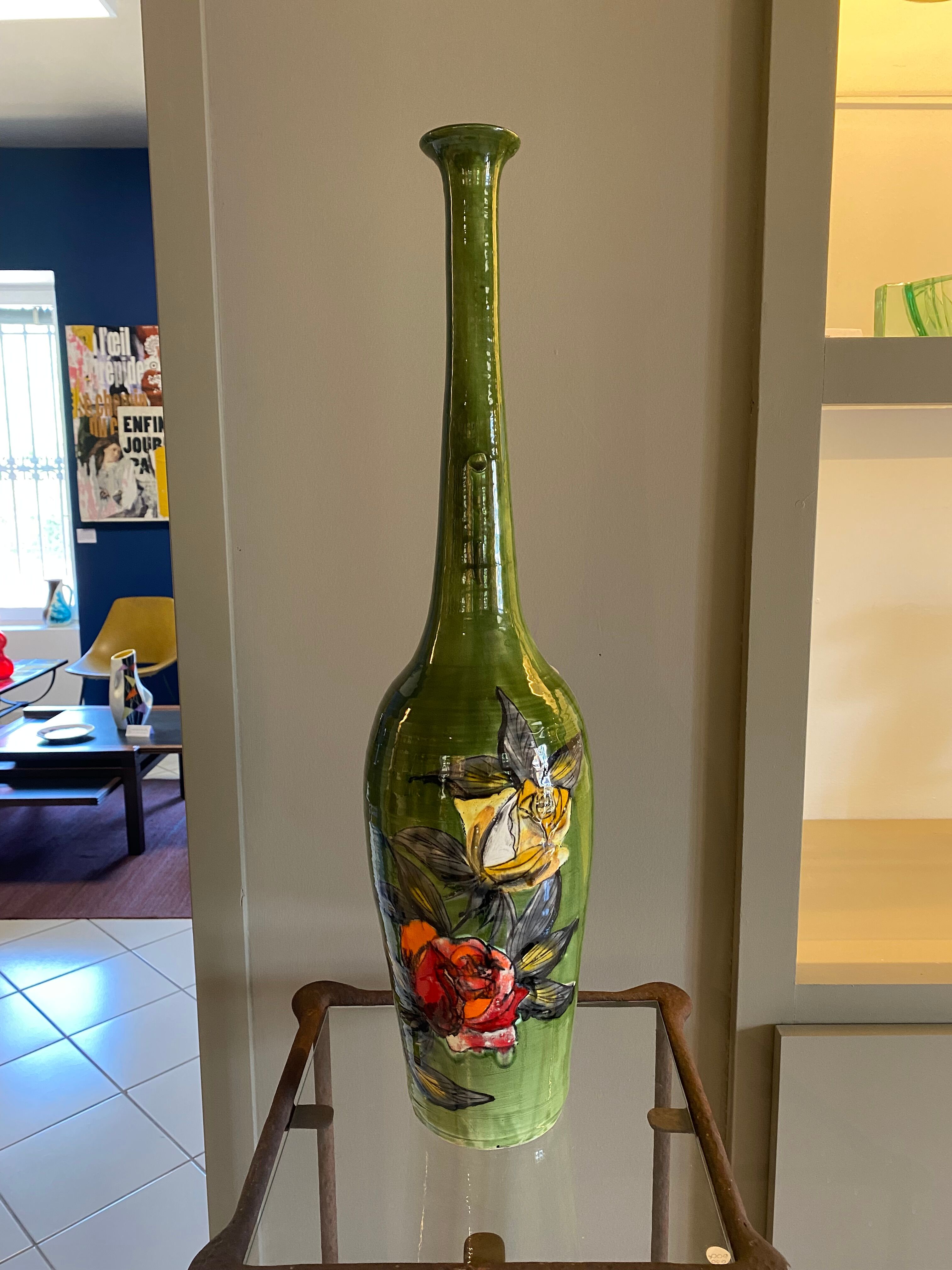 Vase sculptural floral