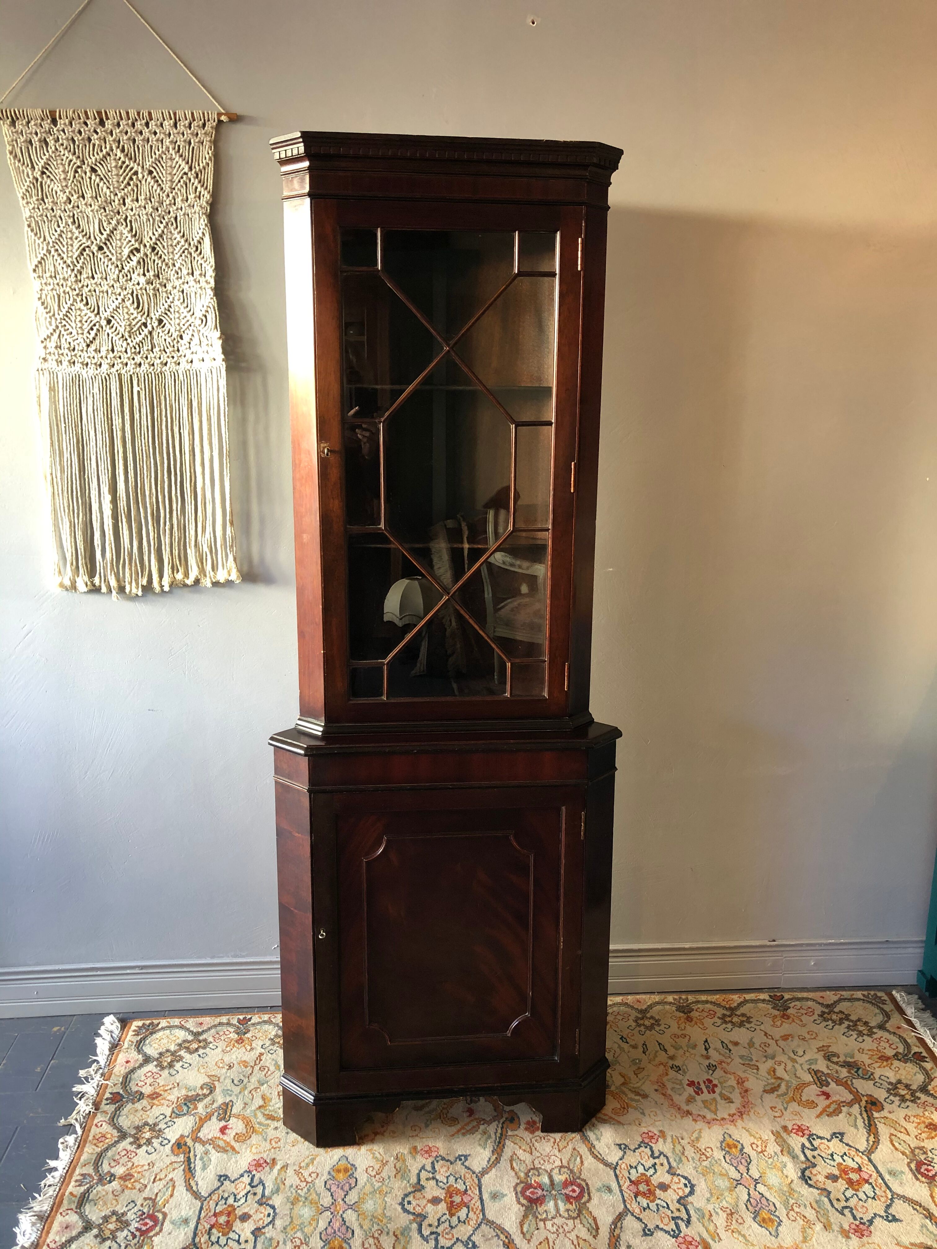 English-style corner library