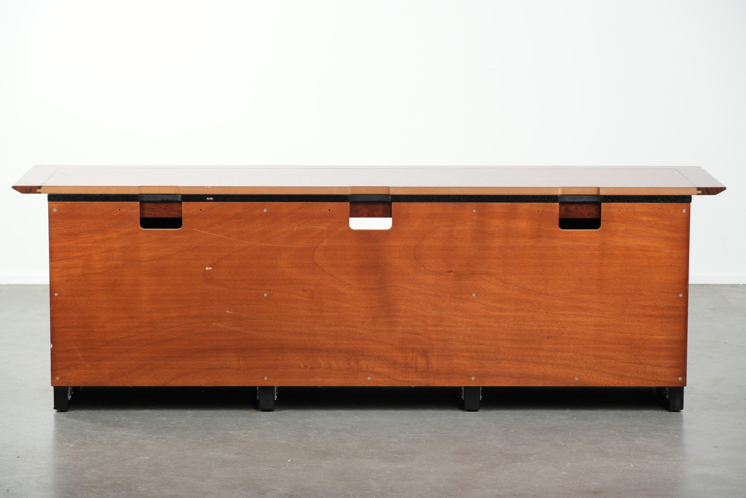 In good condition Art Deco design sideboard/TV cabinet
