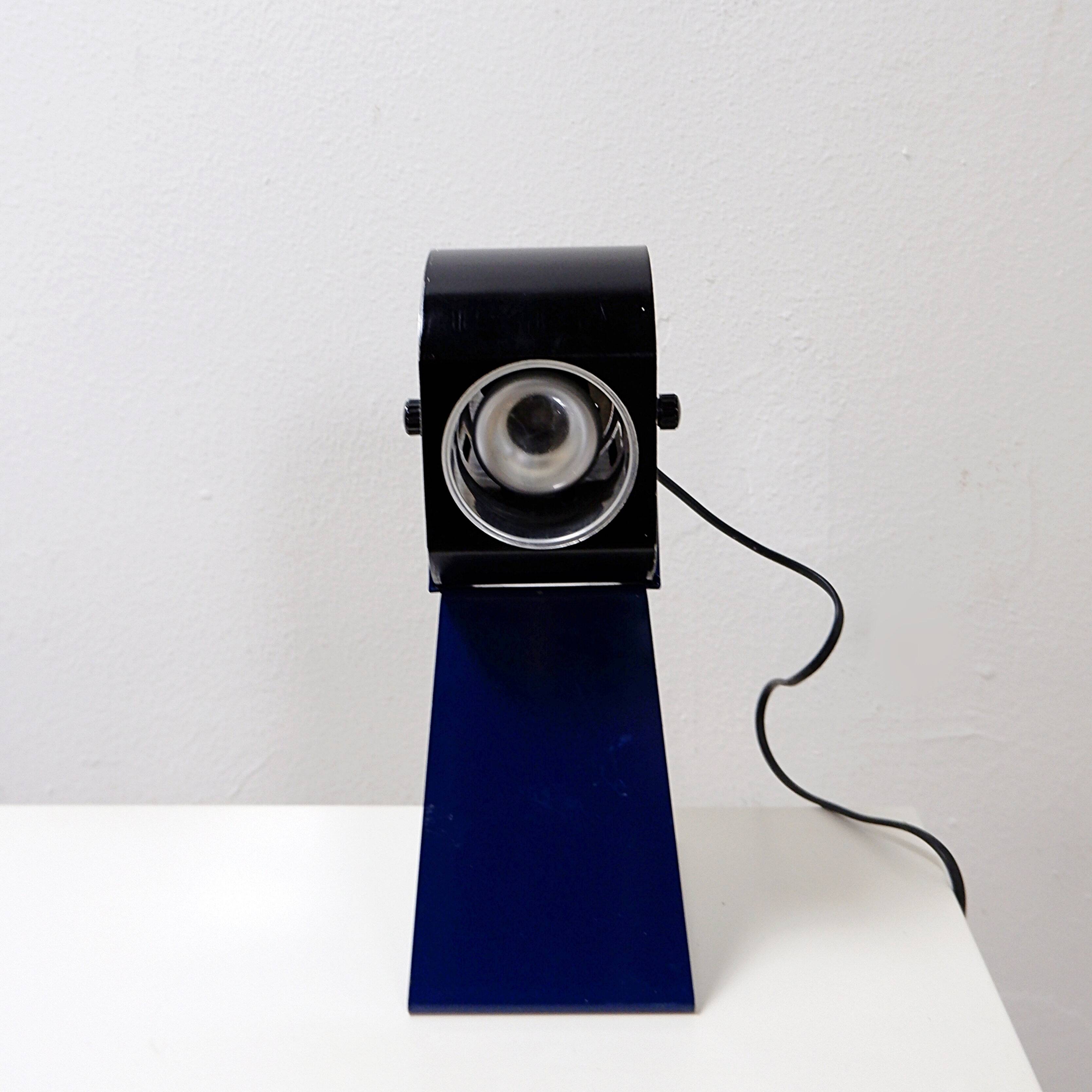 Vintage Italian articulated desk or bedside lamp - 1970s