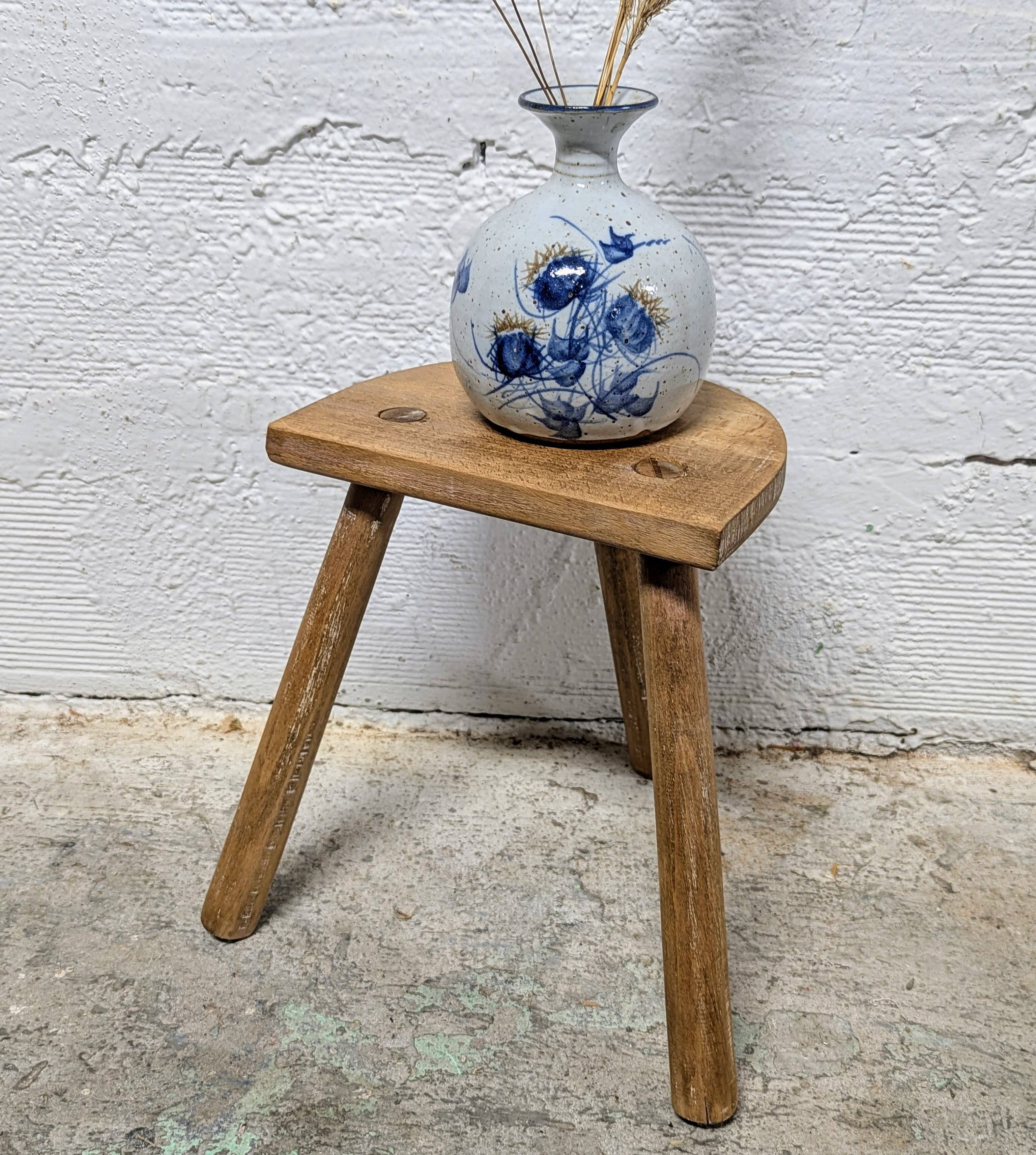 Tripod cowherd stool