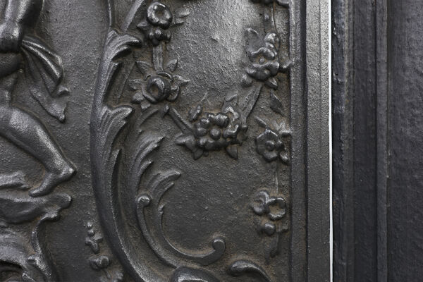 Plaque de cheminée en fonte de style rococo, France vers 1780