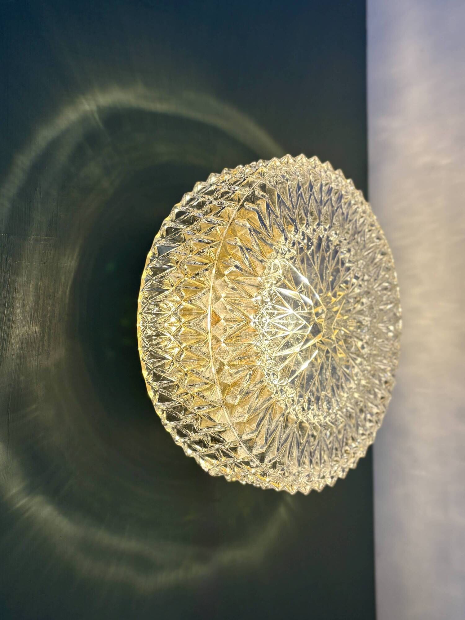 Vintage moulded glass wall or ceiling light globe (PLAF40)