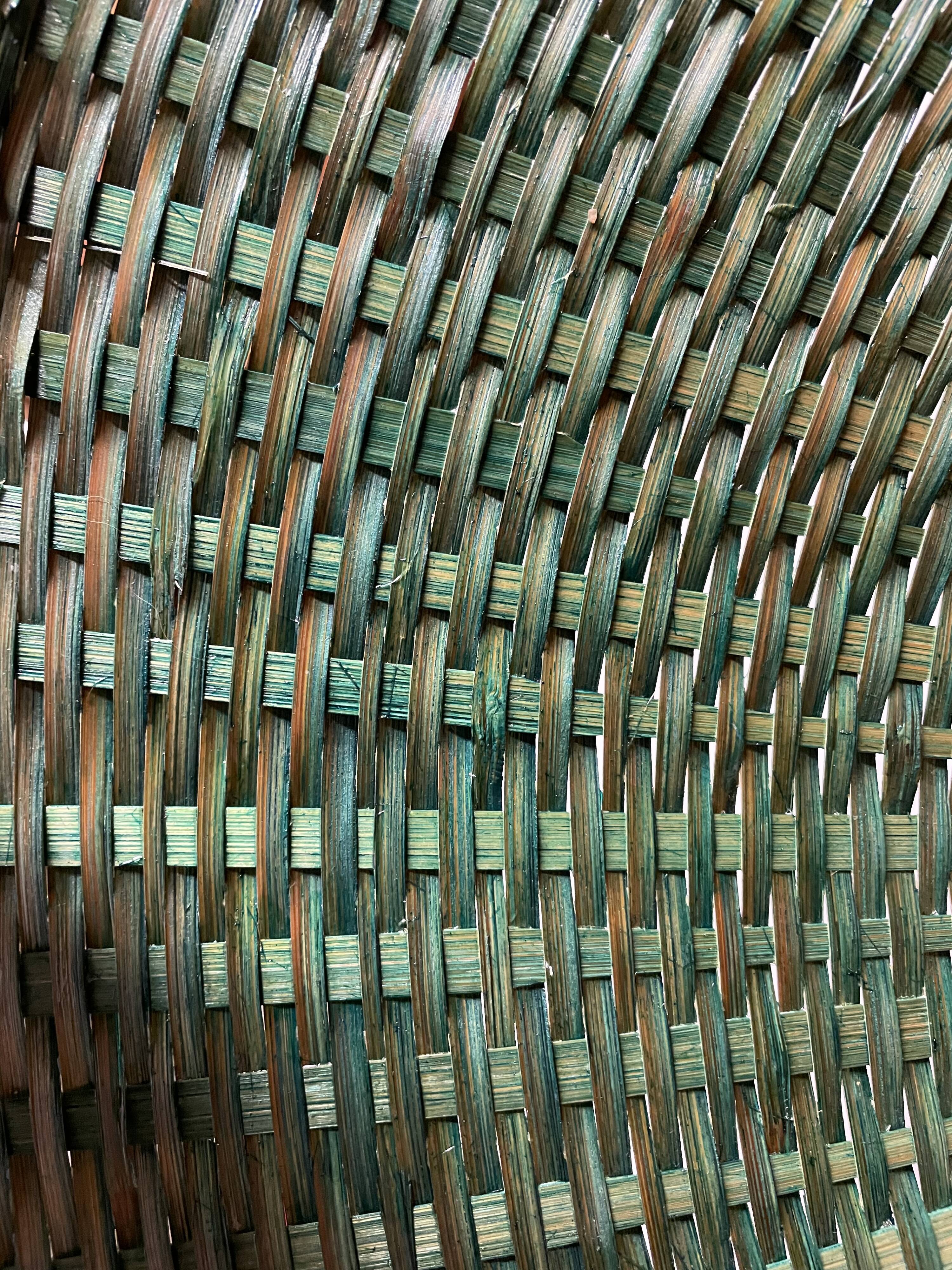 Suspension in green braided rattan