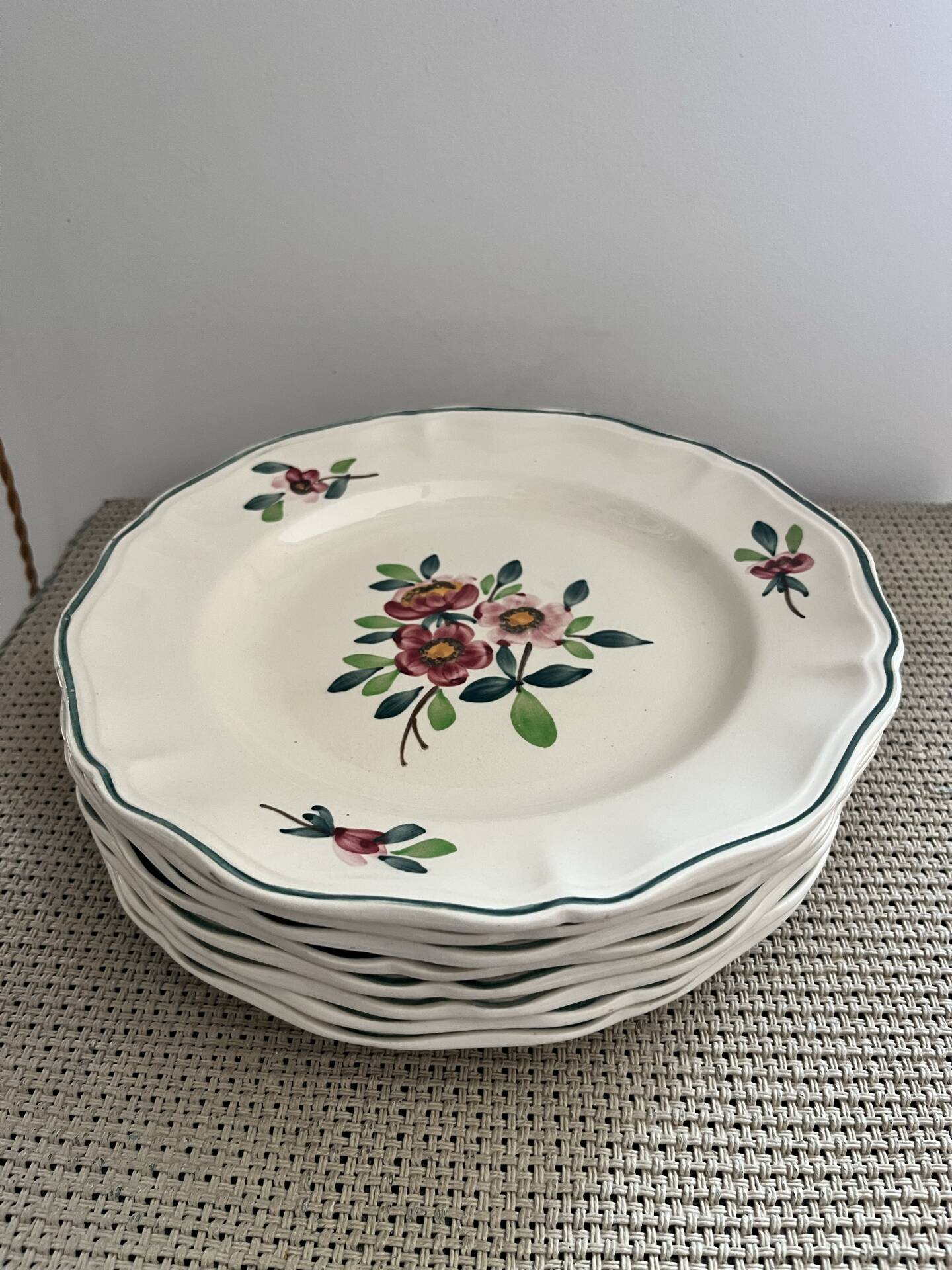 8 assiettes plates 