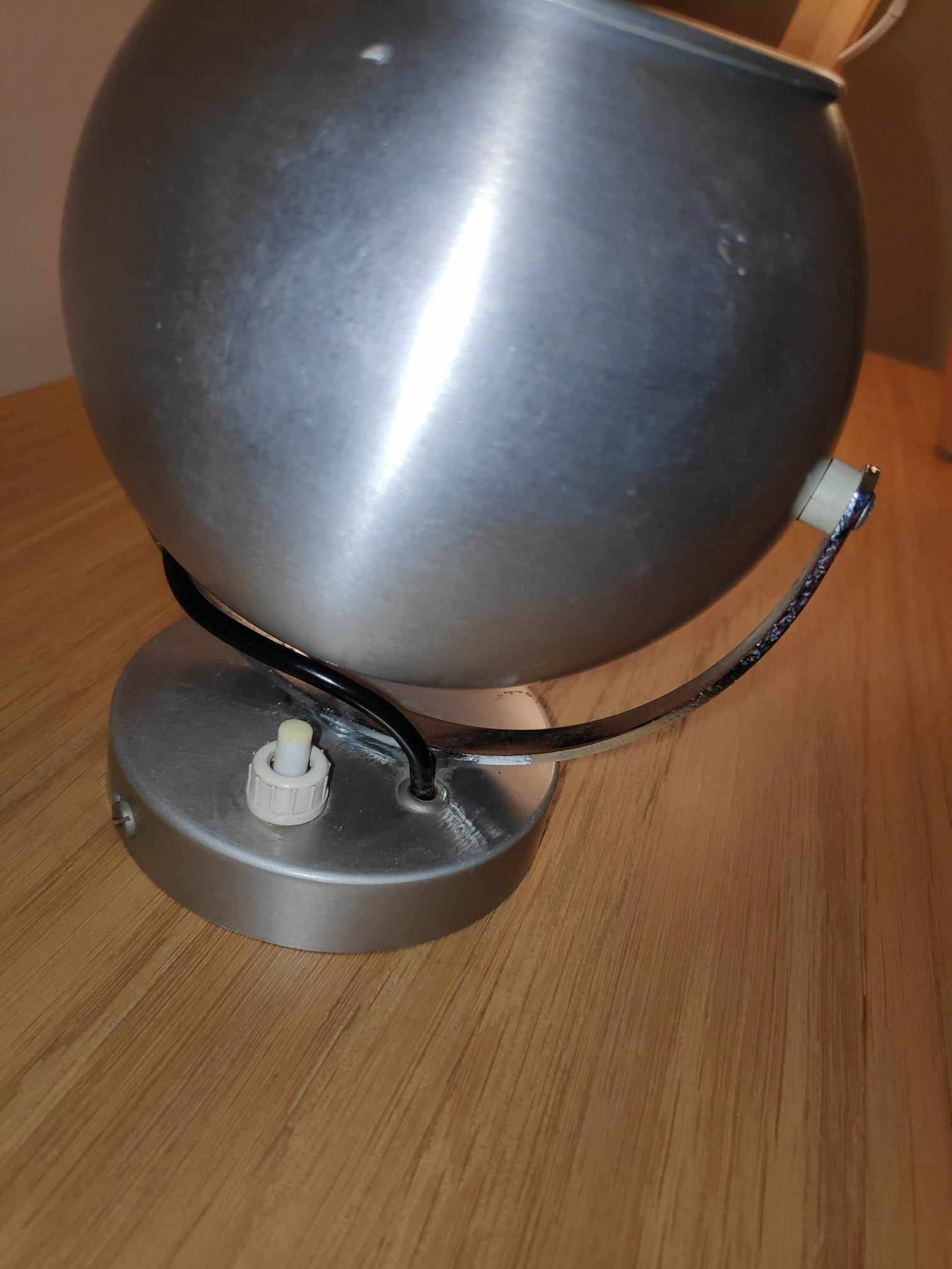 Eyeball wall or table lamp
