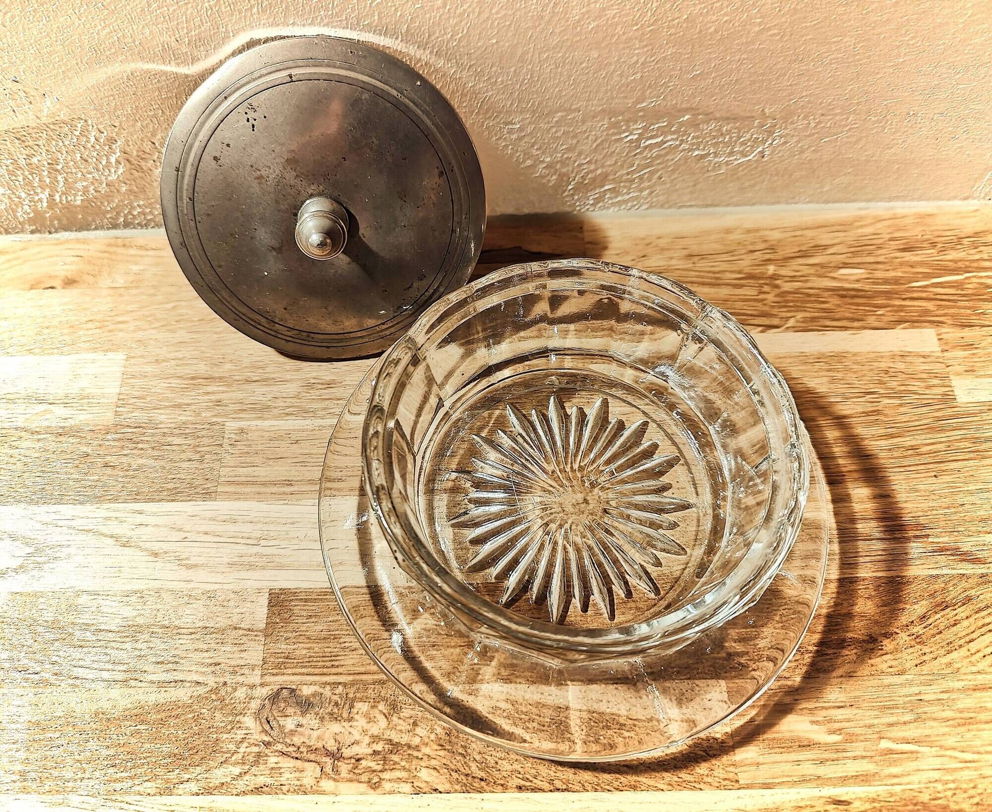 Bonbonniere or antique confectionery box