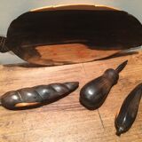 Tray and its wooden fruits. Tribal art