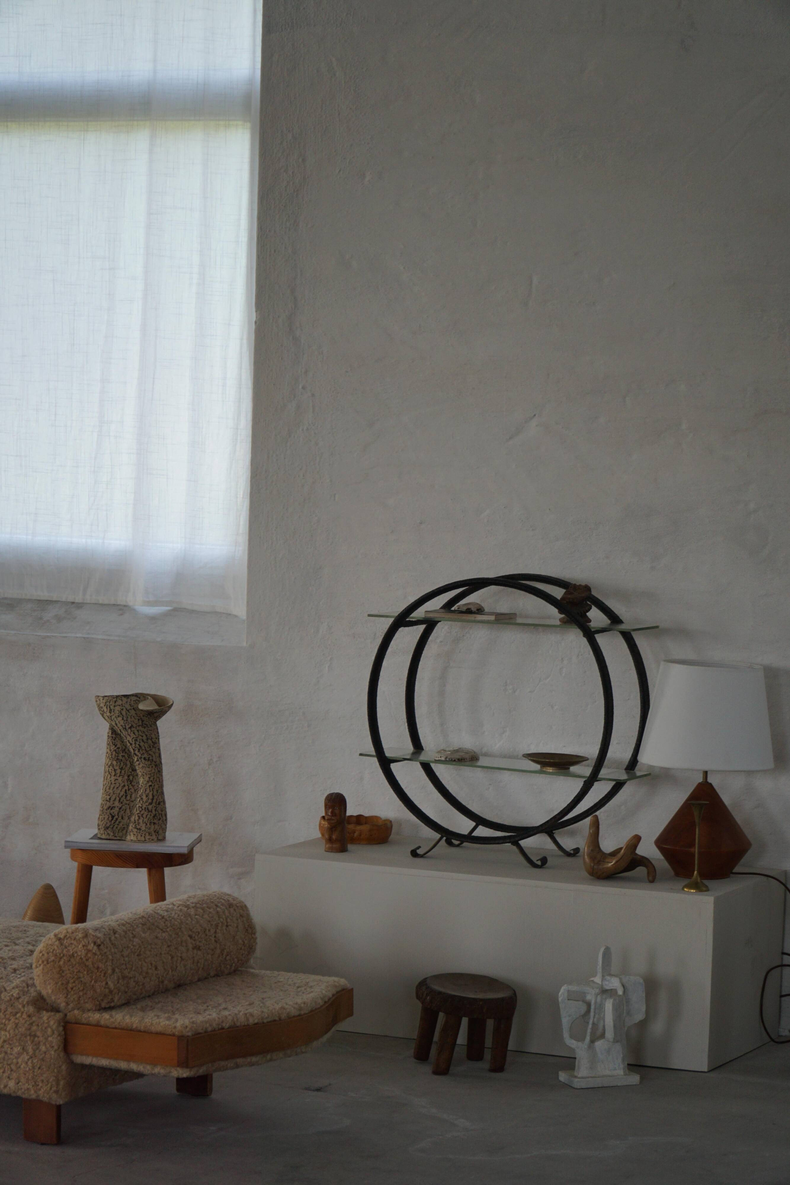 Decorative shelf unit, round metal frames with curved legs and glass shelves, 1960.