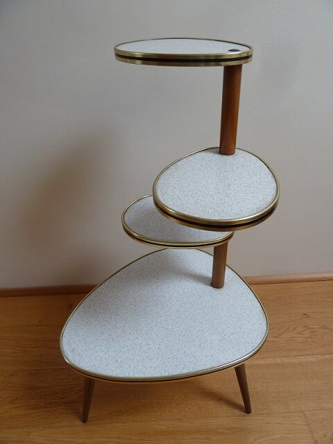 tripod plant holder table