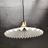 Opaline suspension