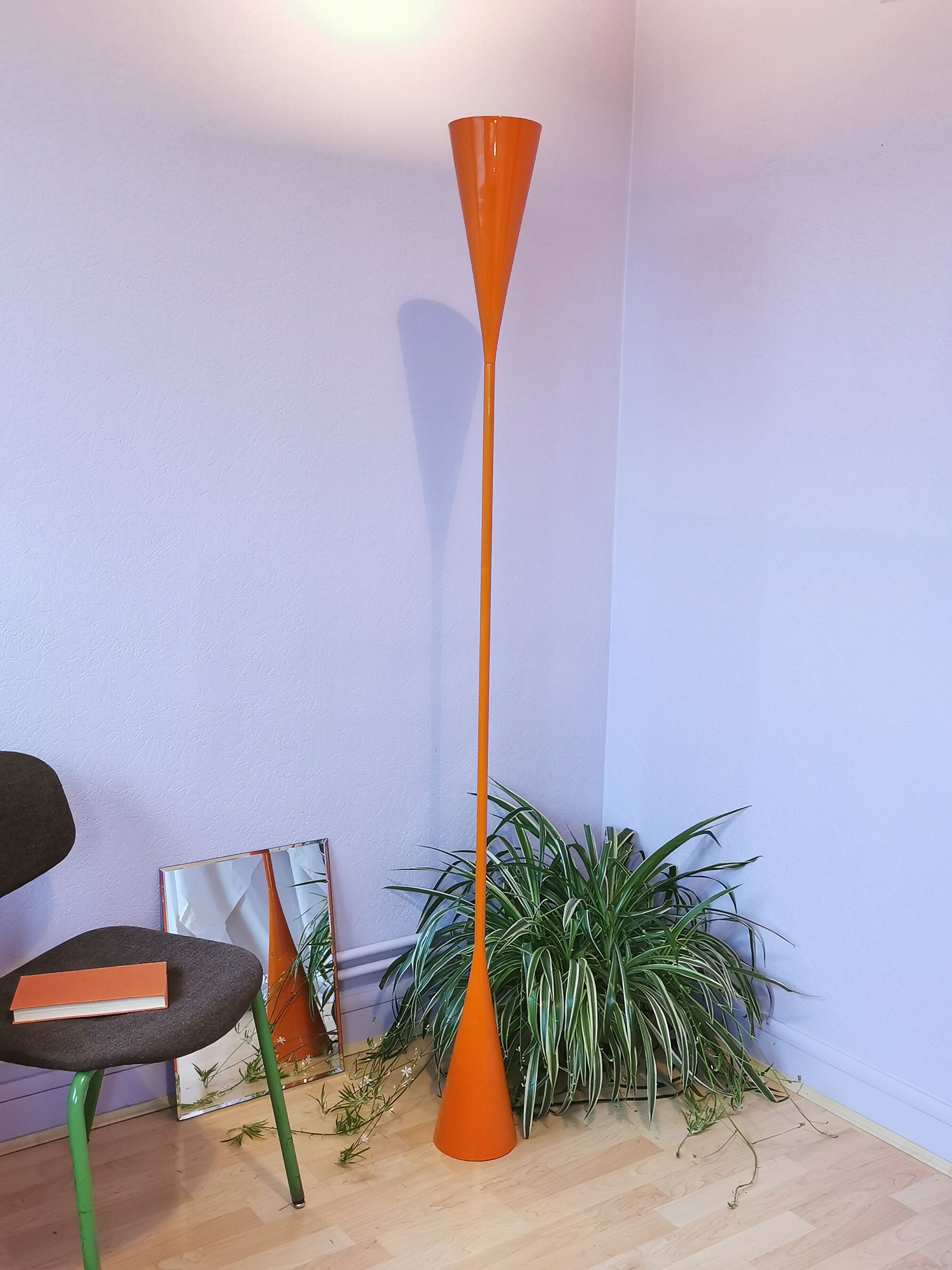 Lampadaire orange sablier postmoderne 1980