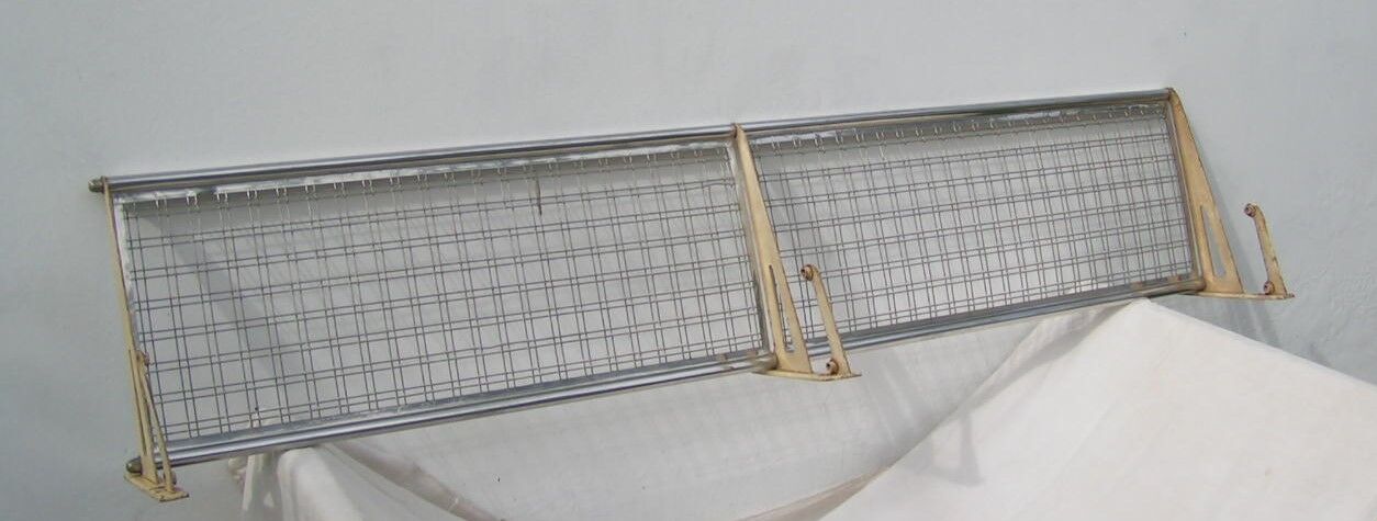 Shelf train luggage rack