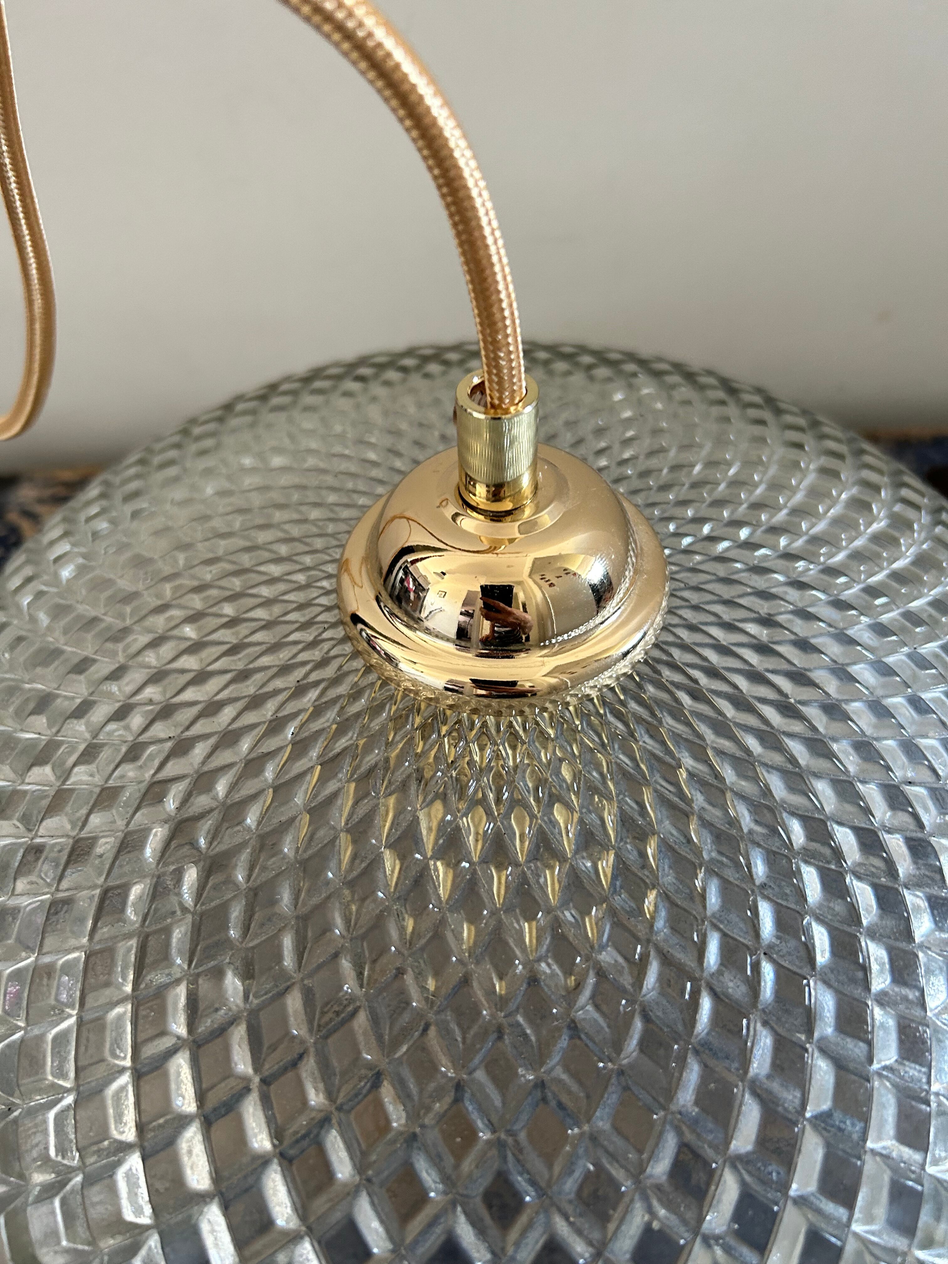 Vintage suspension in chiseled glass