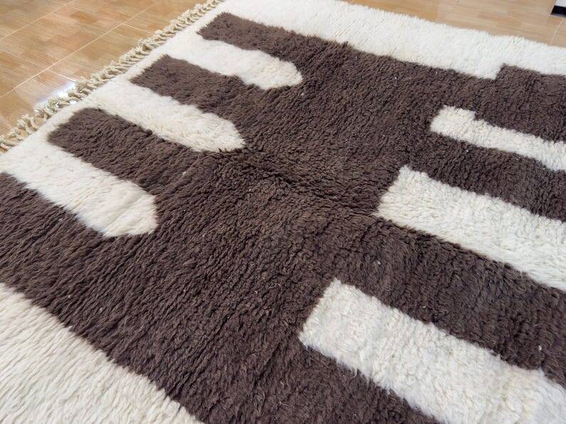 Large handcrafted Berber rug 225cmx325cm