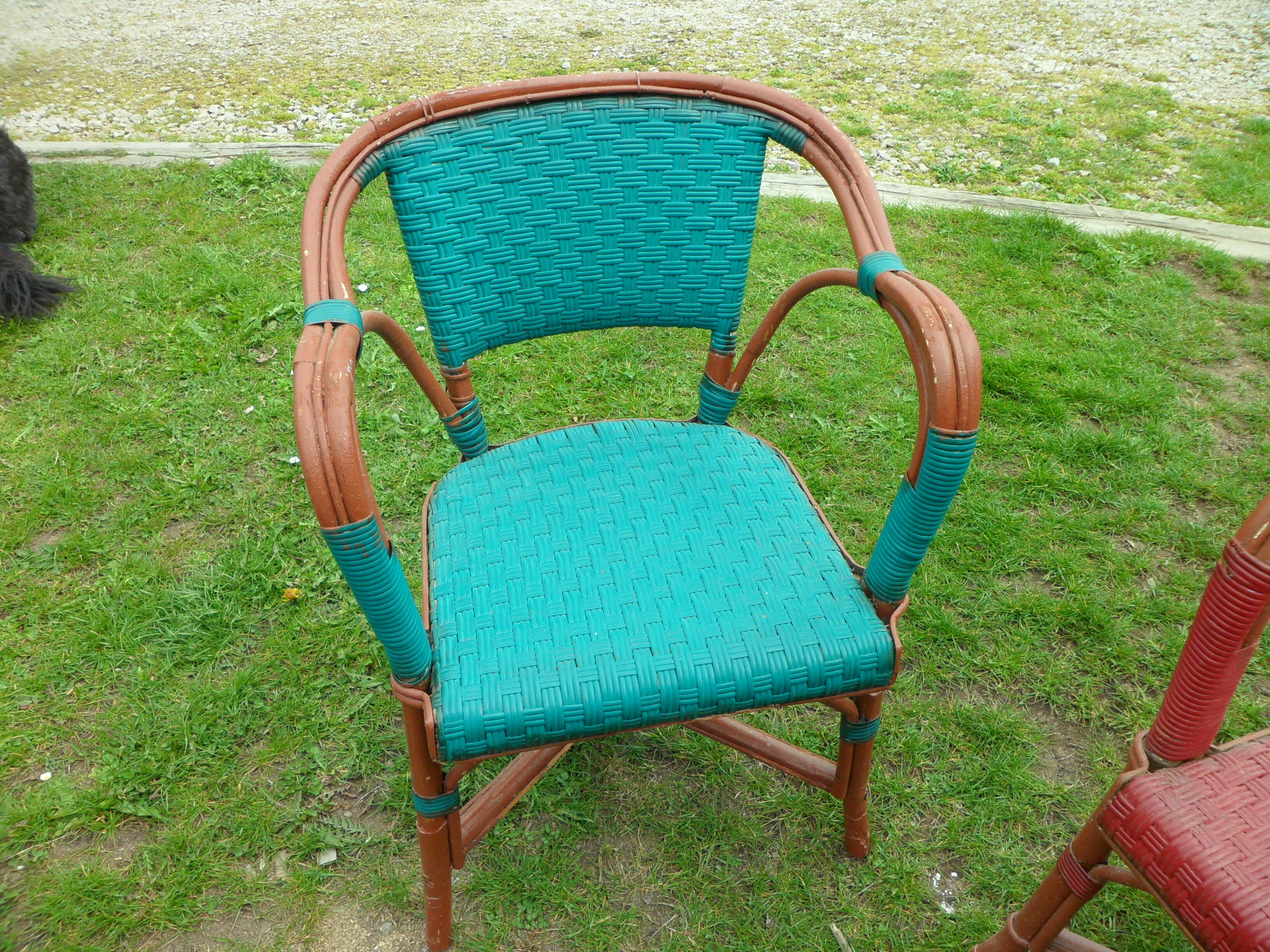 4 red and green garden chairs