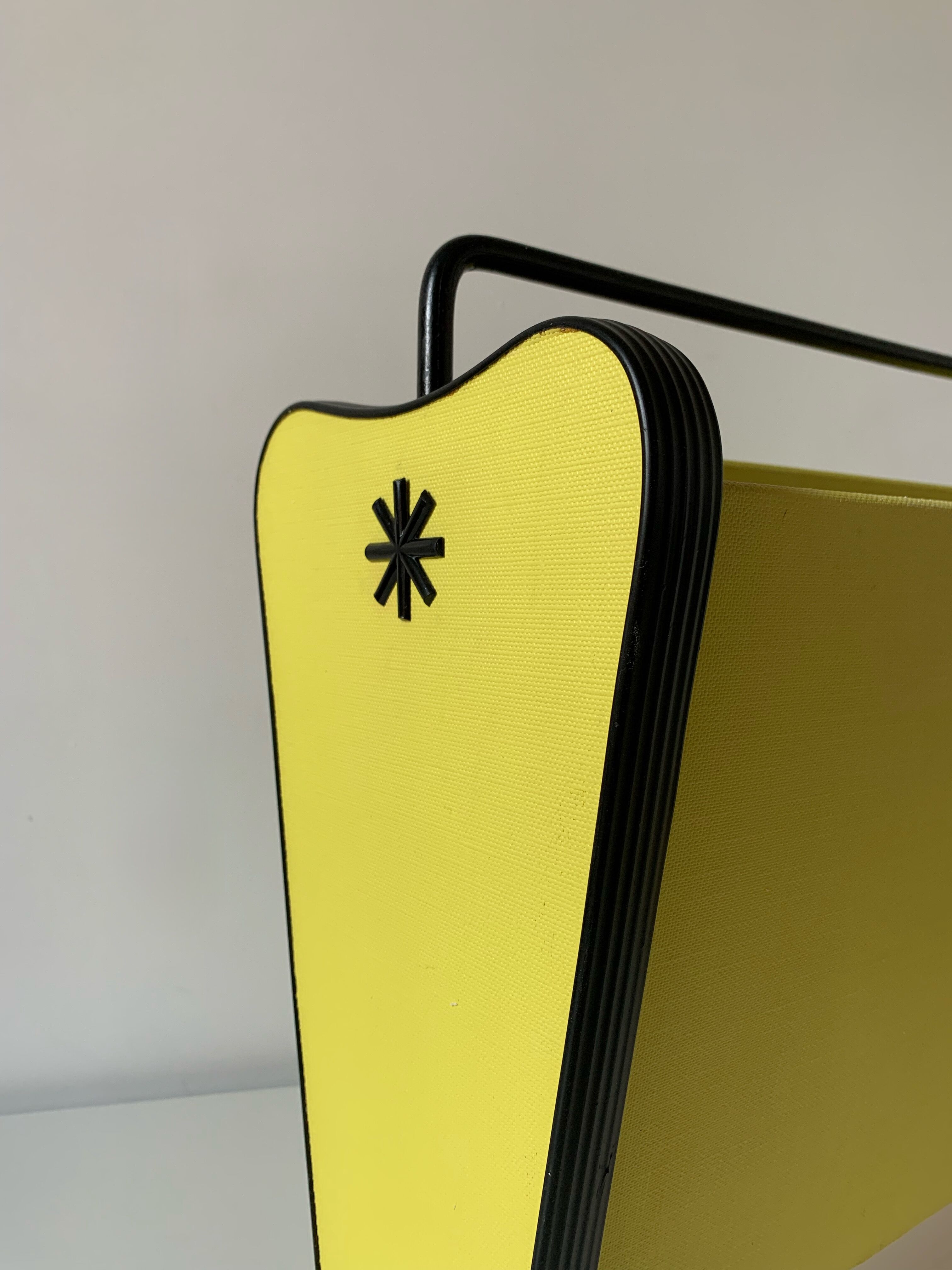 Magazine holder