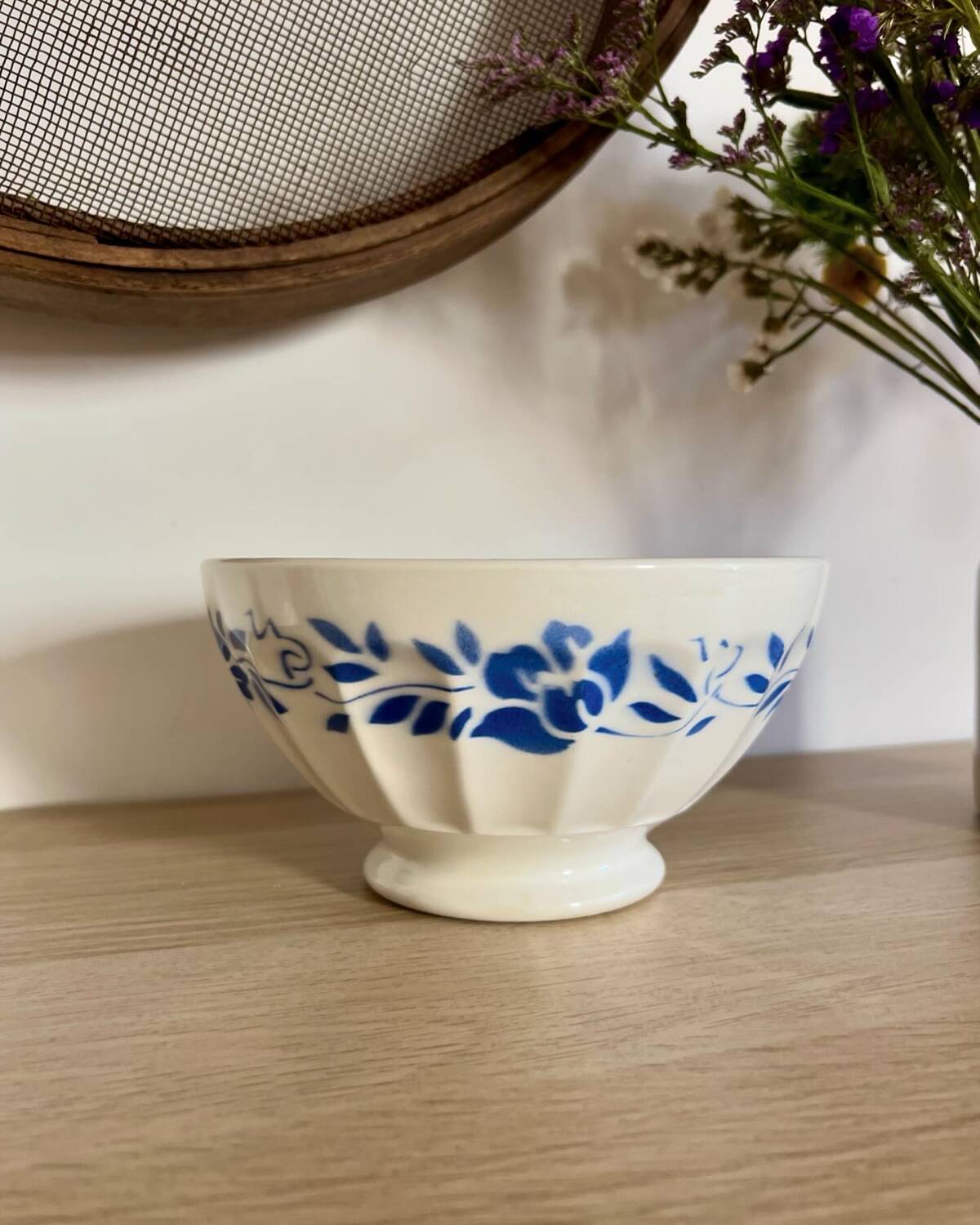 Bol en faïence, décor rayures bleues, vintage - Acolytes Antique