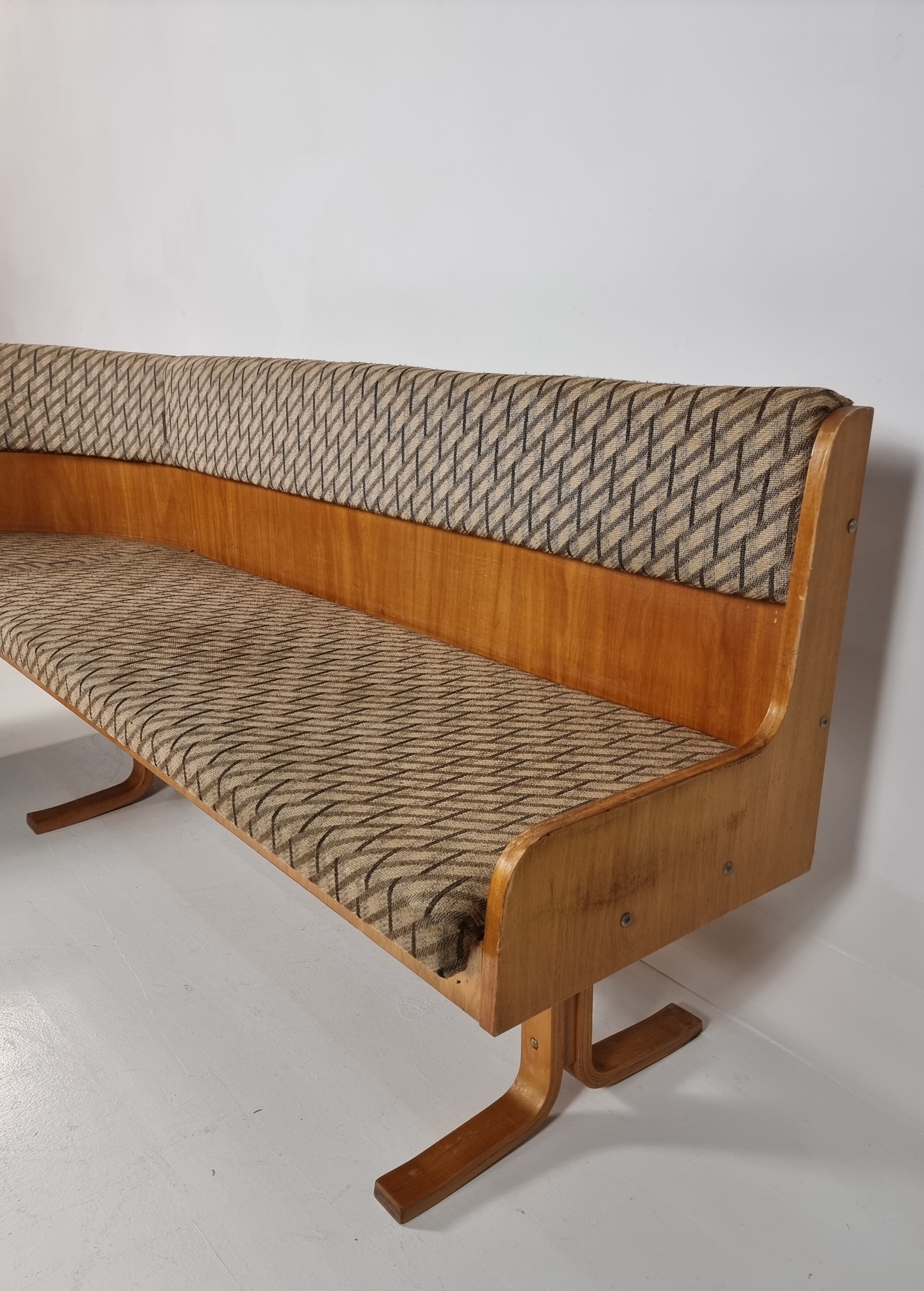 Canapé d’angle et 2 chaises par Ludvik Volak pour Drevopodnik Holesov, années 1960