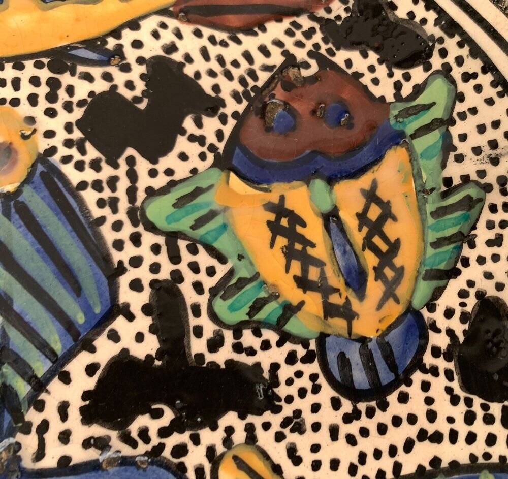 Vintage wall plate in hand-painted ceramic, 1970s.