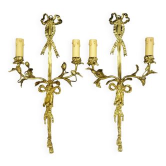 Paire de grandes appliques, noeuds et fleurs, style Louis XVI - bronze